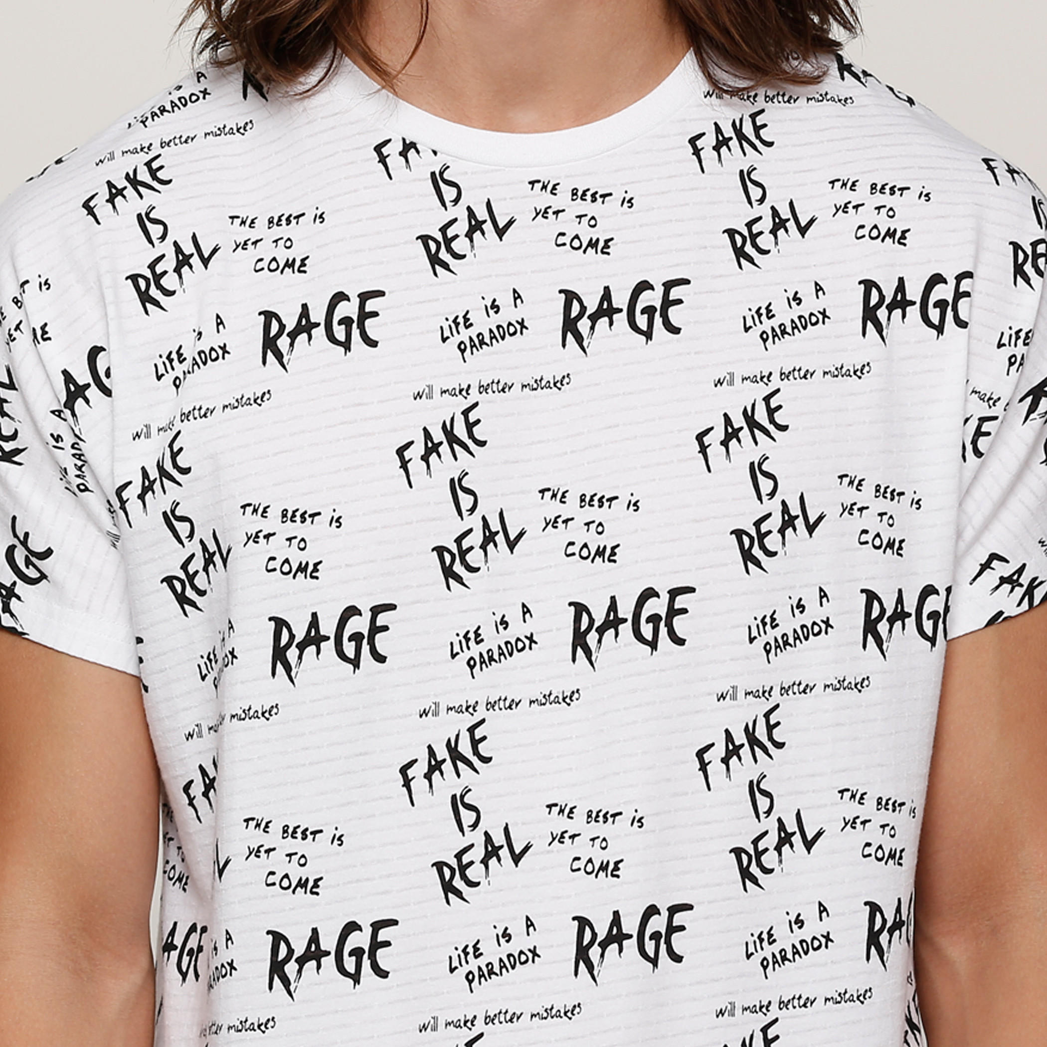 تيشيرت بأكمام قصيرة وياقة ضيقة وطبعات-men-clothing-tshirtsandpolos-tshirts-image-4