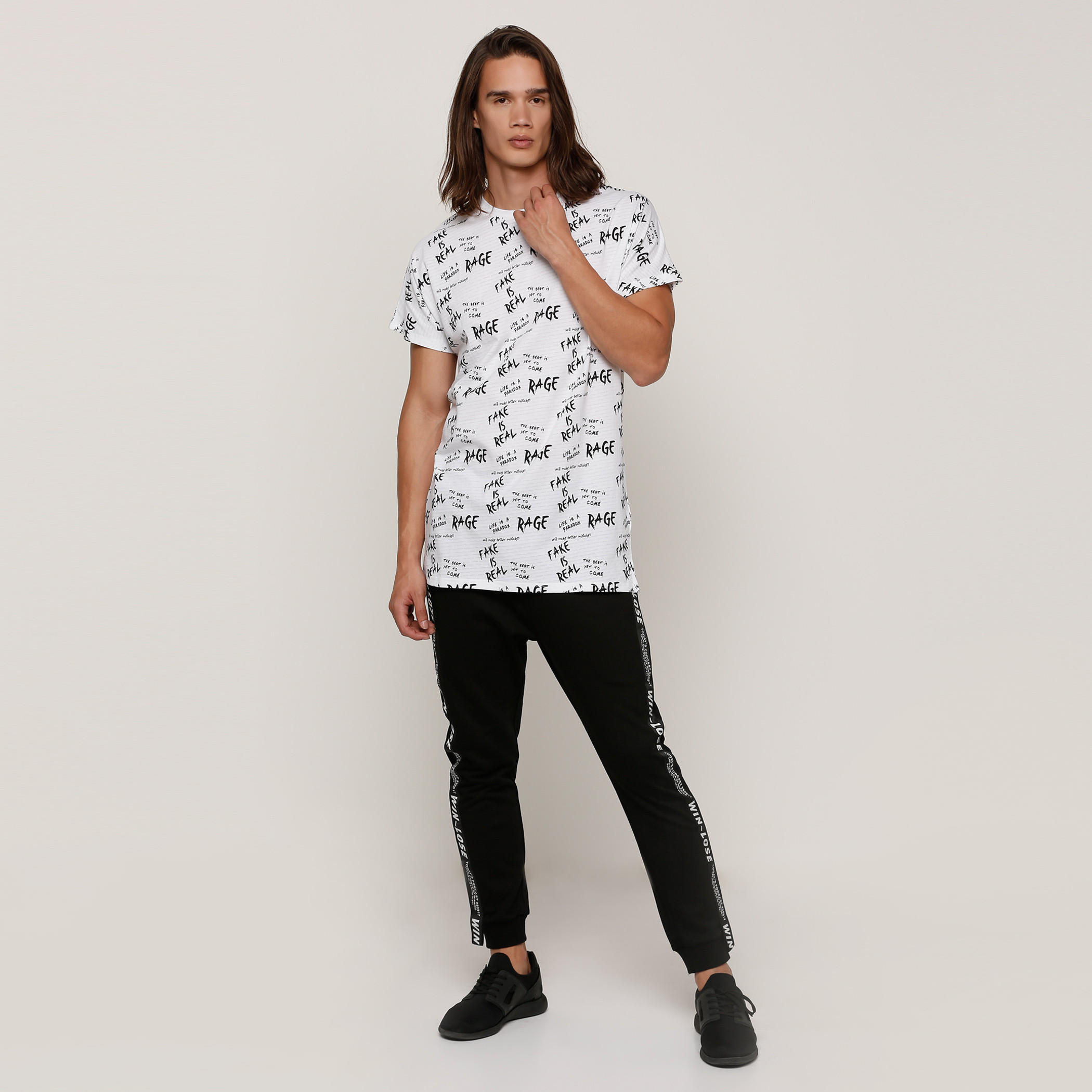 تيشيرت بأكمام قصيرة وياقة ضيقة وطبعات-men-clothing-tshirtsandpolos-tshirts-image-5