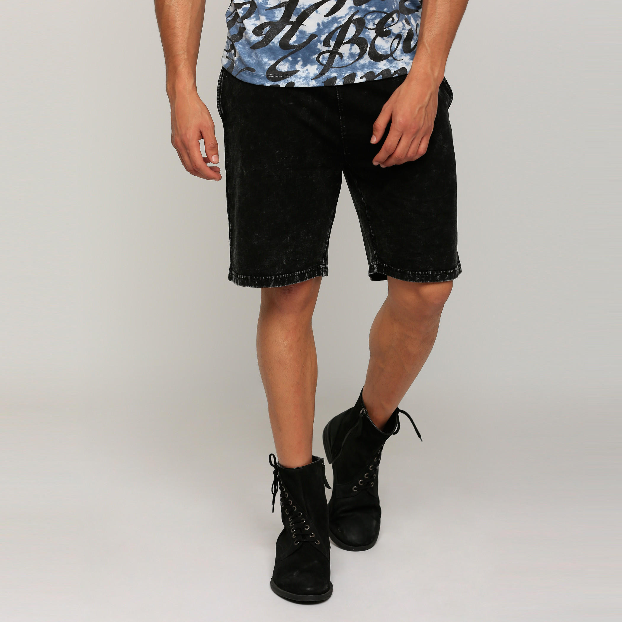 شورت بارز الملمس بجيوب-men-clothing-bottoms-shorts-image-1
