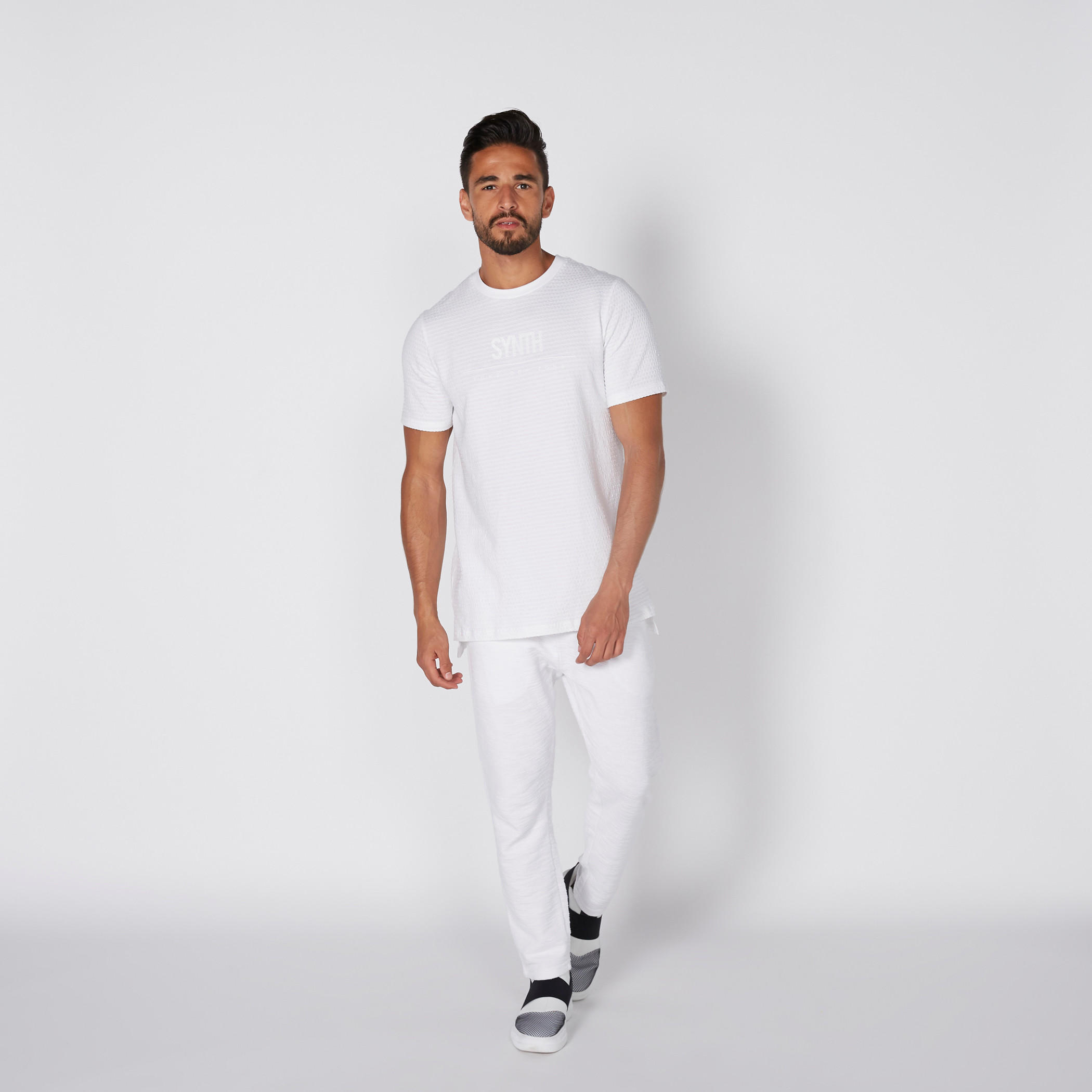 تيشيرت بارز الملمس بياقة مستديرة وأكمام قصيرة-men-clothing-tshirtsandpolos-tshirts-image-2