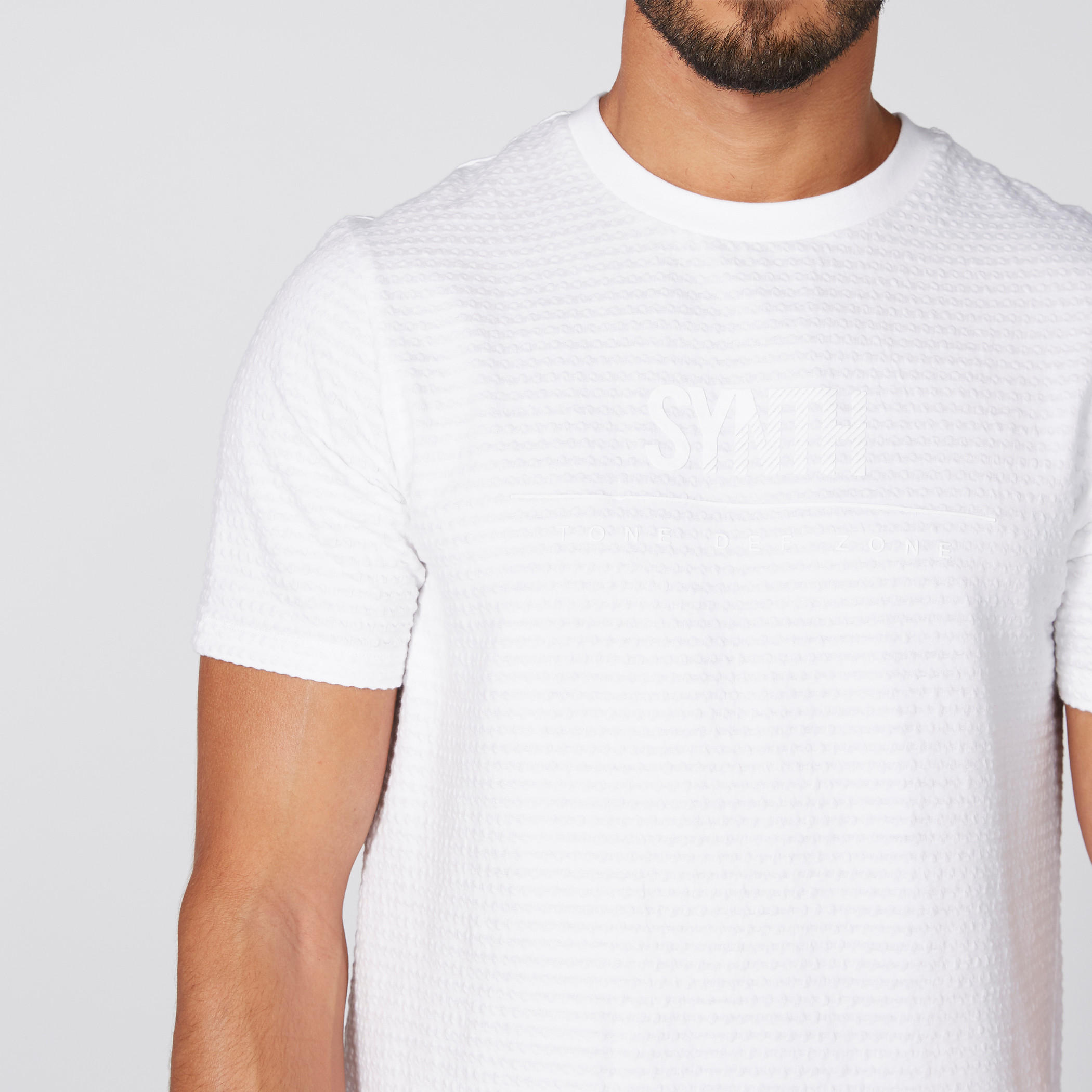 تيشيرت بارز الملمس بياقة مستديرة وأكمام قصيرة-men-clothing-tshirtsandpolos-tshirts-image-3