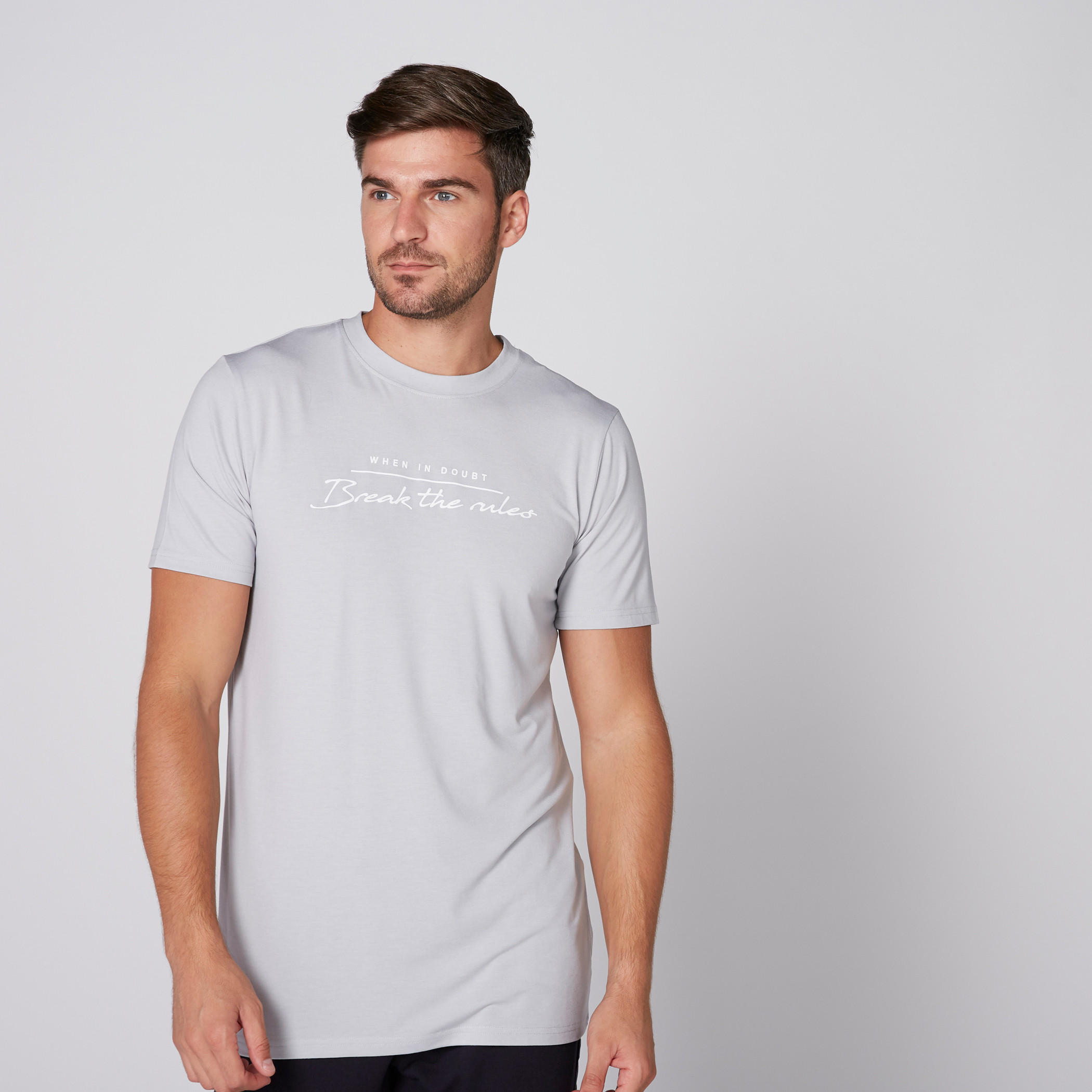 تيشيرت بياقة مستديرة وأكمام قصيرة وطبعات-men-clothing-tshirtsandpolos-tshirts-image-1