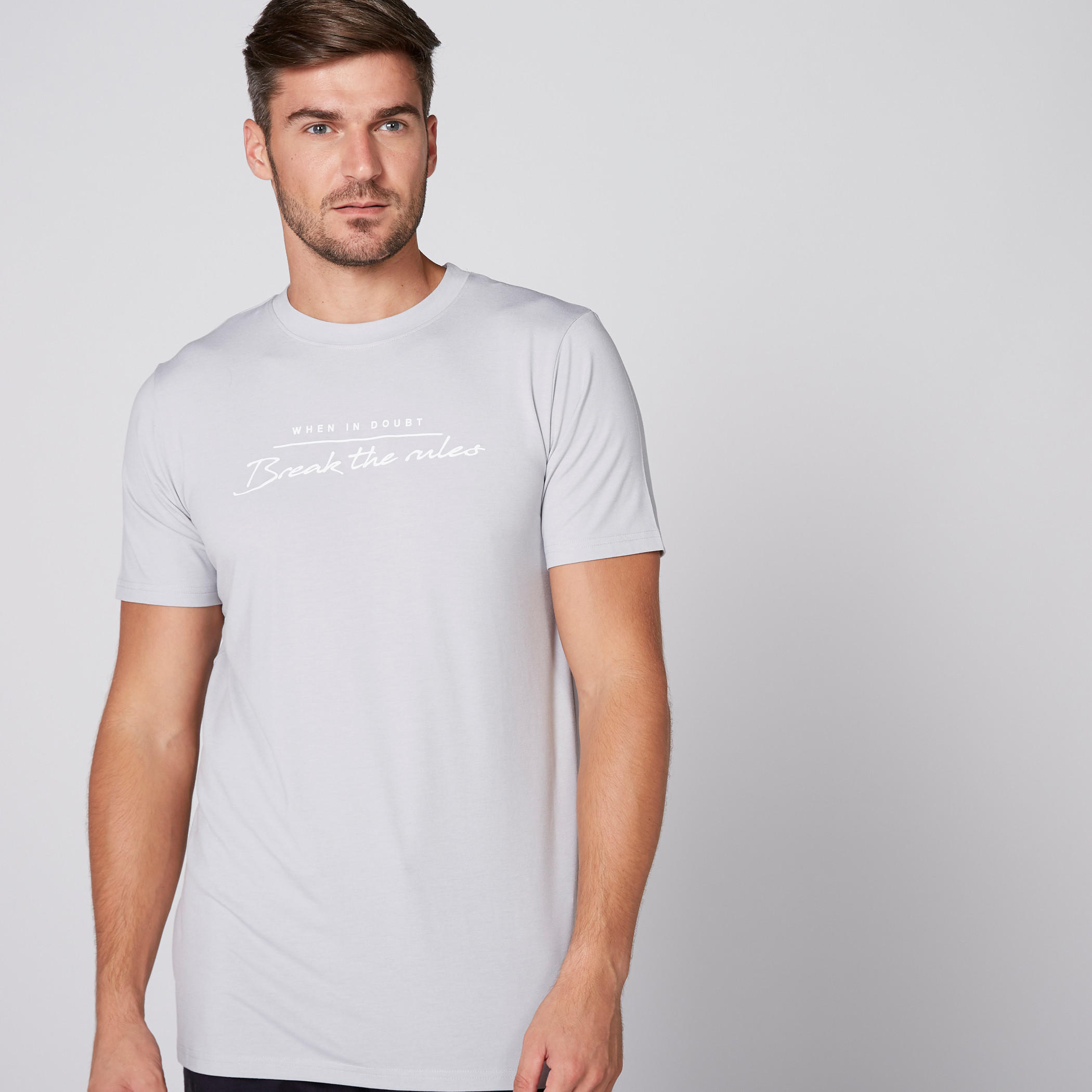تيشيرت بياقة مستديرة وأكمام قصيرة وطبعات-men-clothing-tshirtsandpolos-tshirts-image-2