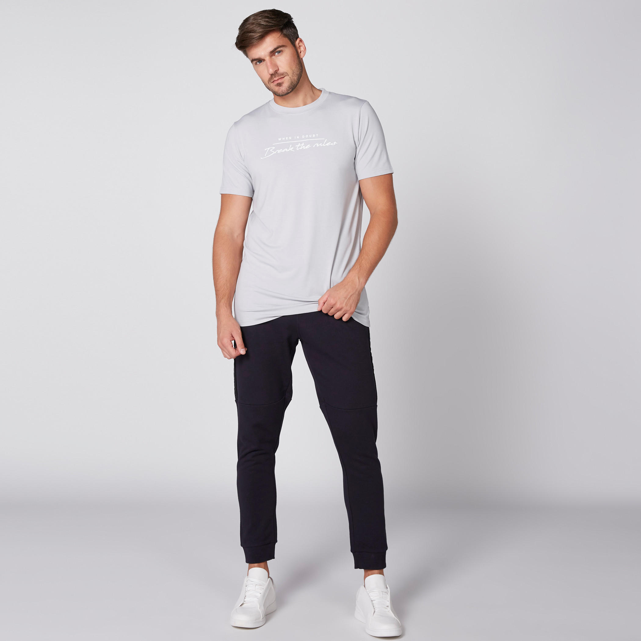 تيشيرت بياقة مستديرة وأكمام قصيرة وطبعات-men-clothing-tshirtsandpolos-tshirts-image-4