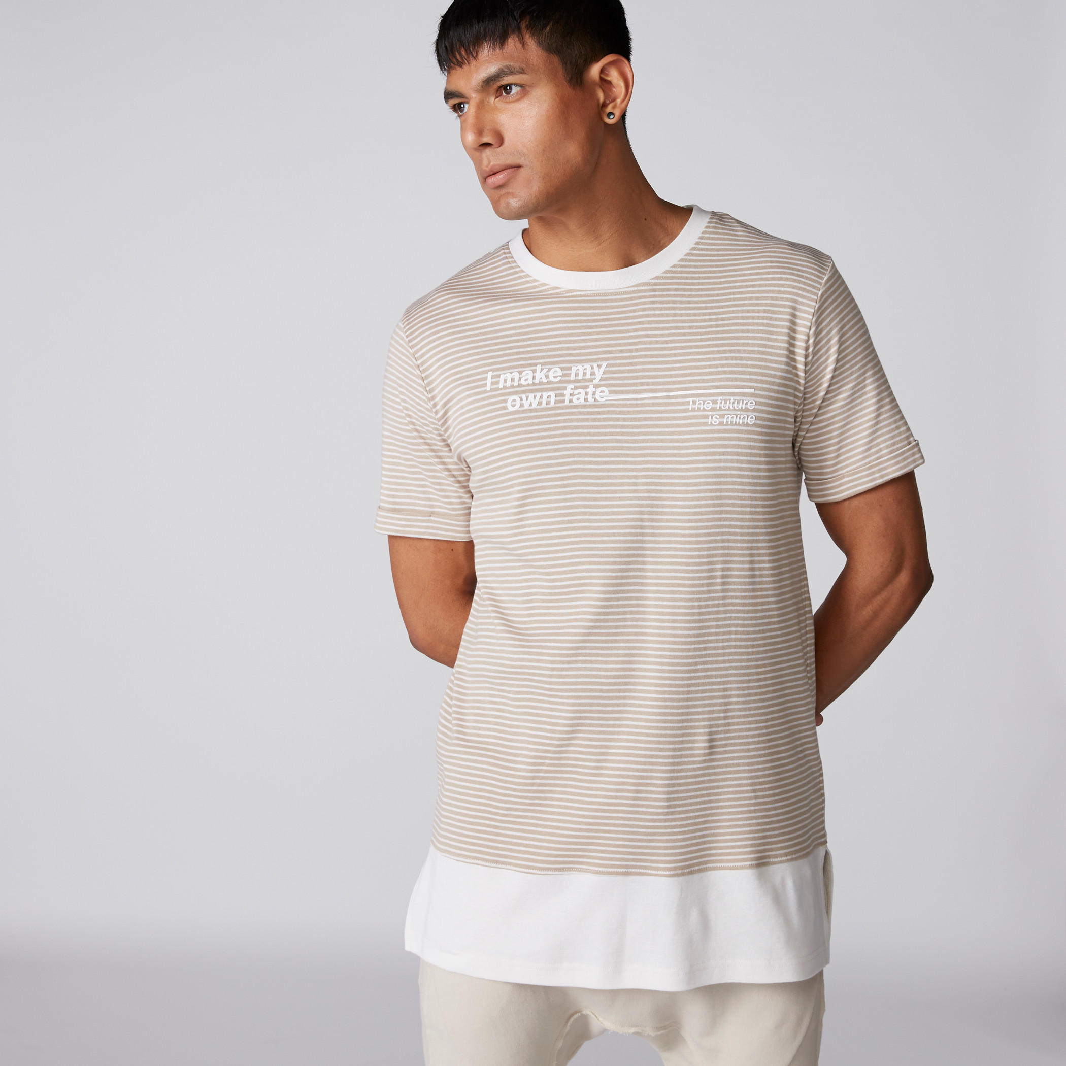 تيشيرت مقلّم بياقة مستديرة وأكمام قصيرة-men-clothing-tshirtsandpolos-tshirts-image-1