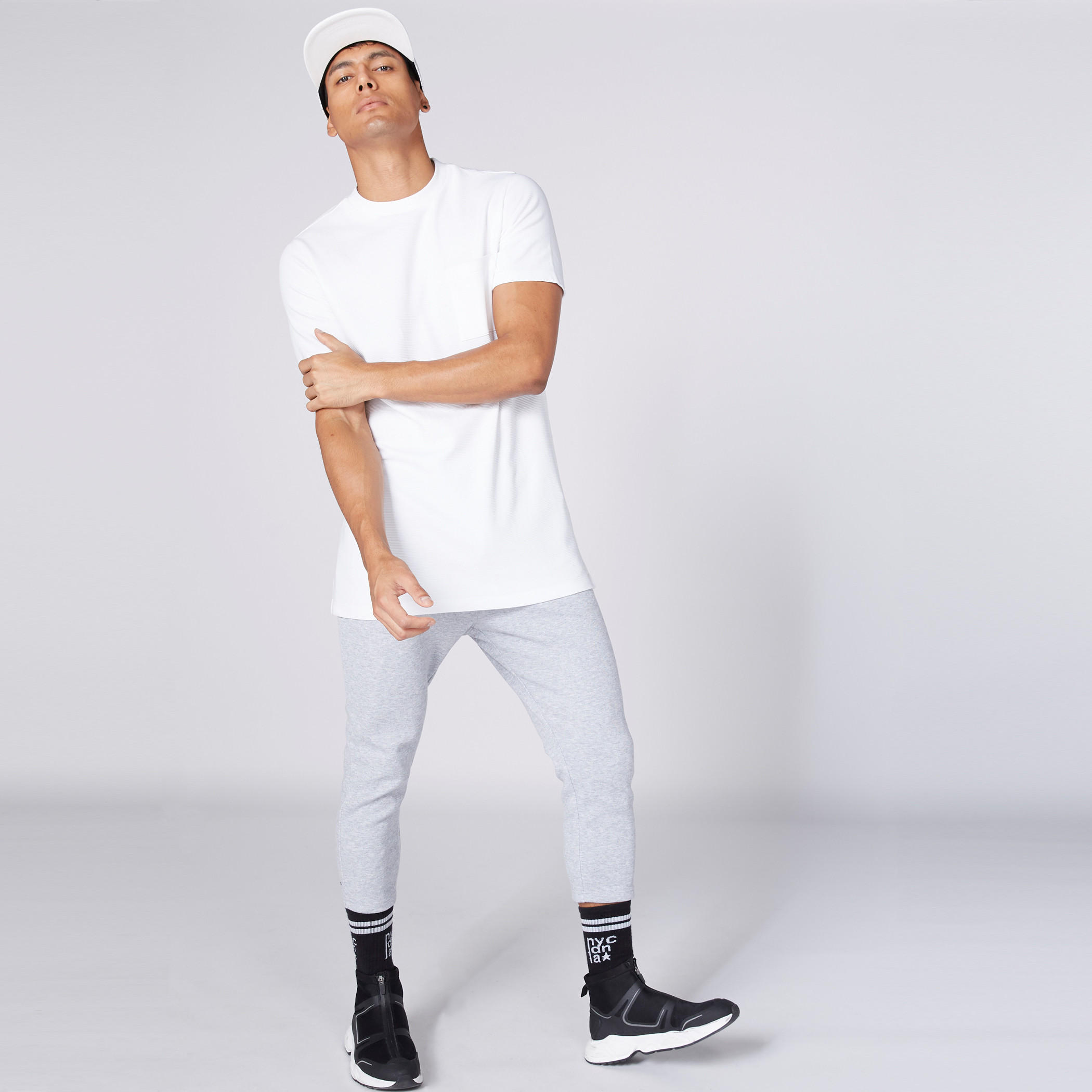 تيشيرت بياقة مستديرة وأكمام قصيرة-men-clothing-tshirtsandpolos-tshirts-image-3