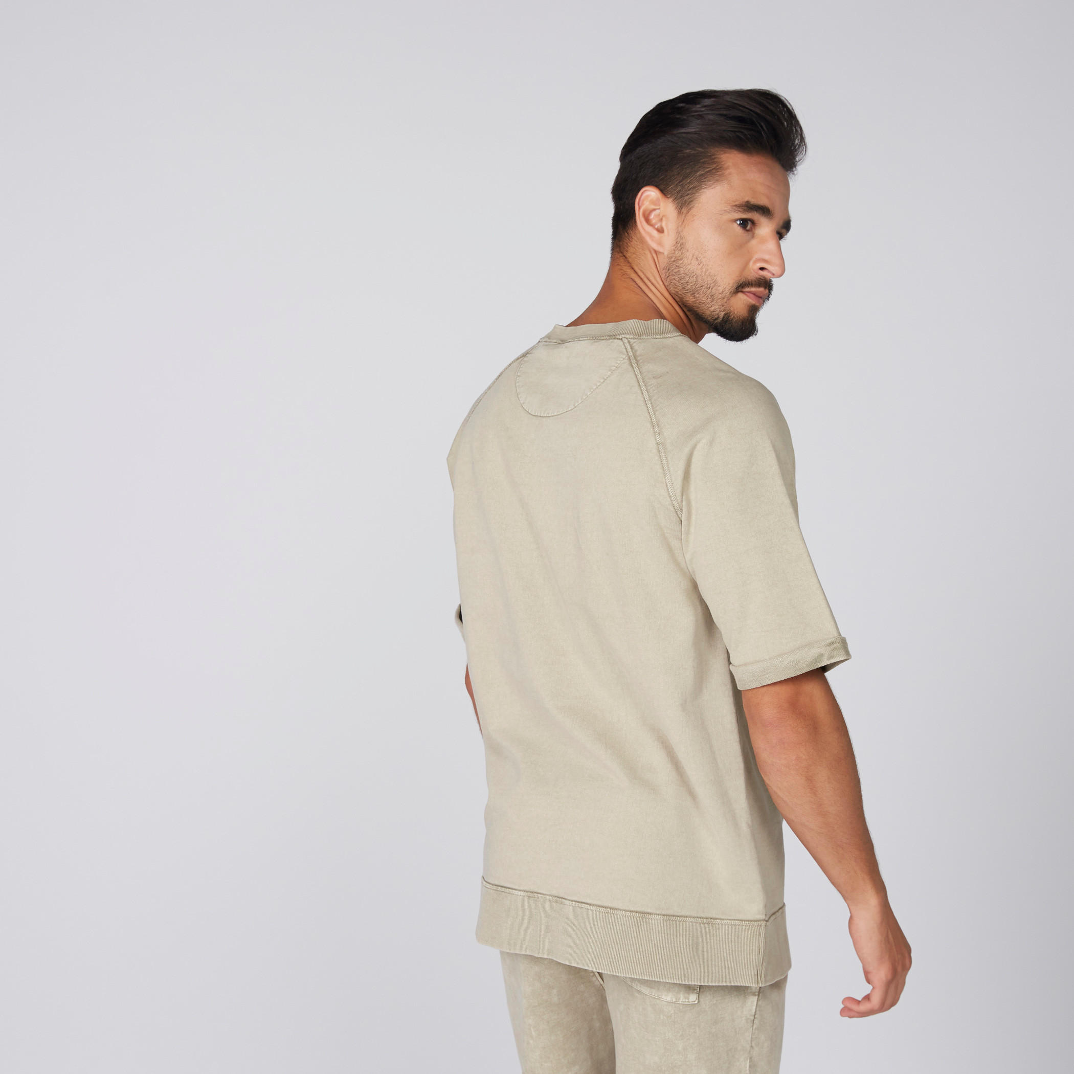 تيشيرت بياقة مستديرة ونقش مطبوع مع أكمام بلون مغاير-men-clothing-tshirtsandpolos-tshirts-image-4