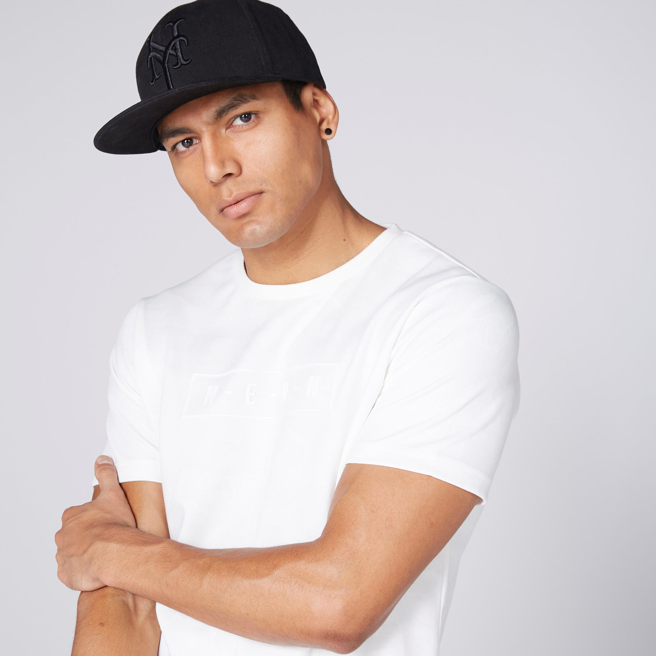 تيشيرت بياقة مستديرة وأكمام قصيرة-men-clothing-tshirtsandpolos-tshirts-image-4