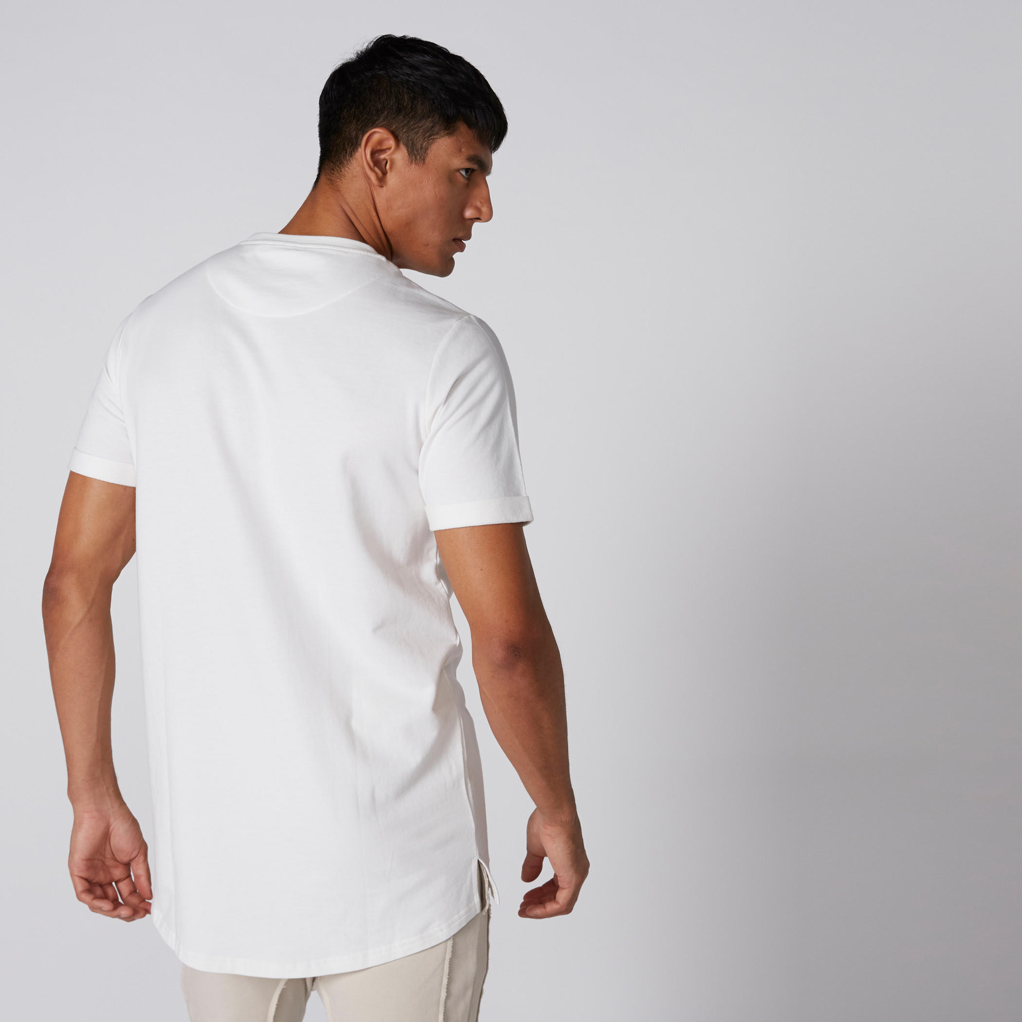 تيشيرت بياقة مستديرة وأكمام قصيرة-men-clothing-tshirtsandpolos-tshirts-image-2