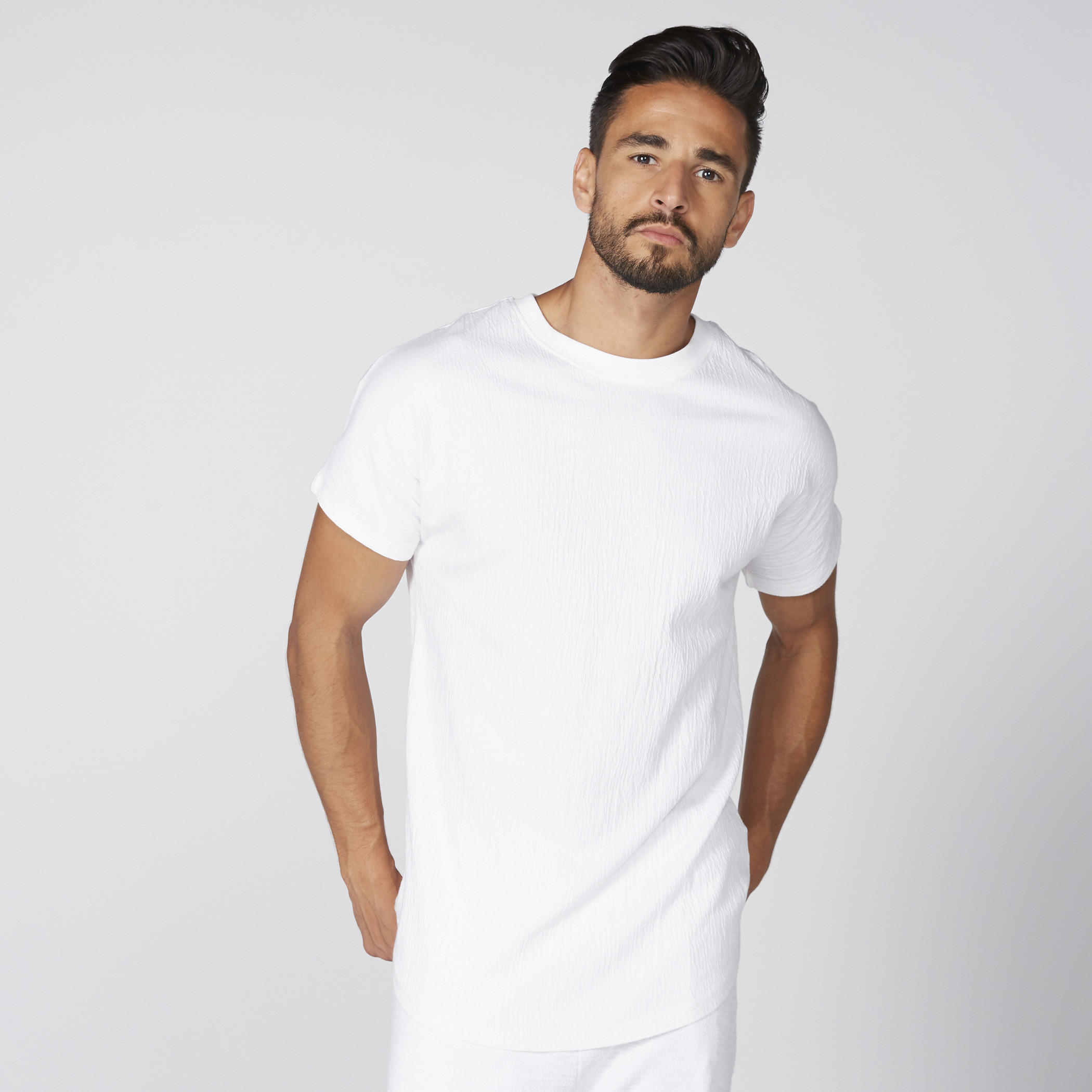تيشيرت بارز الملمس بياقة مستديرة وأكمام قصيرة-men-clothing-tshirtsandpolos-tshirts-image-1