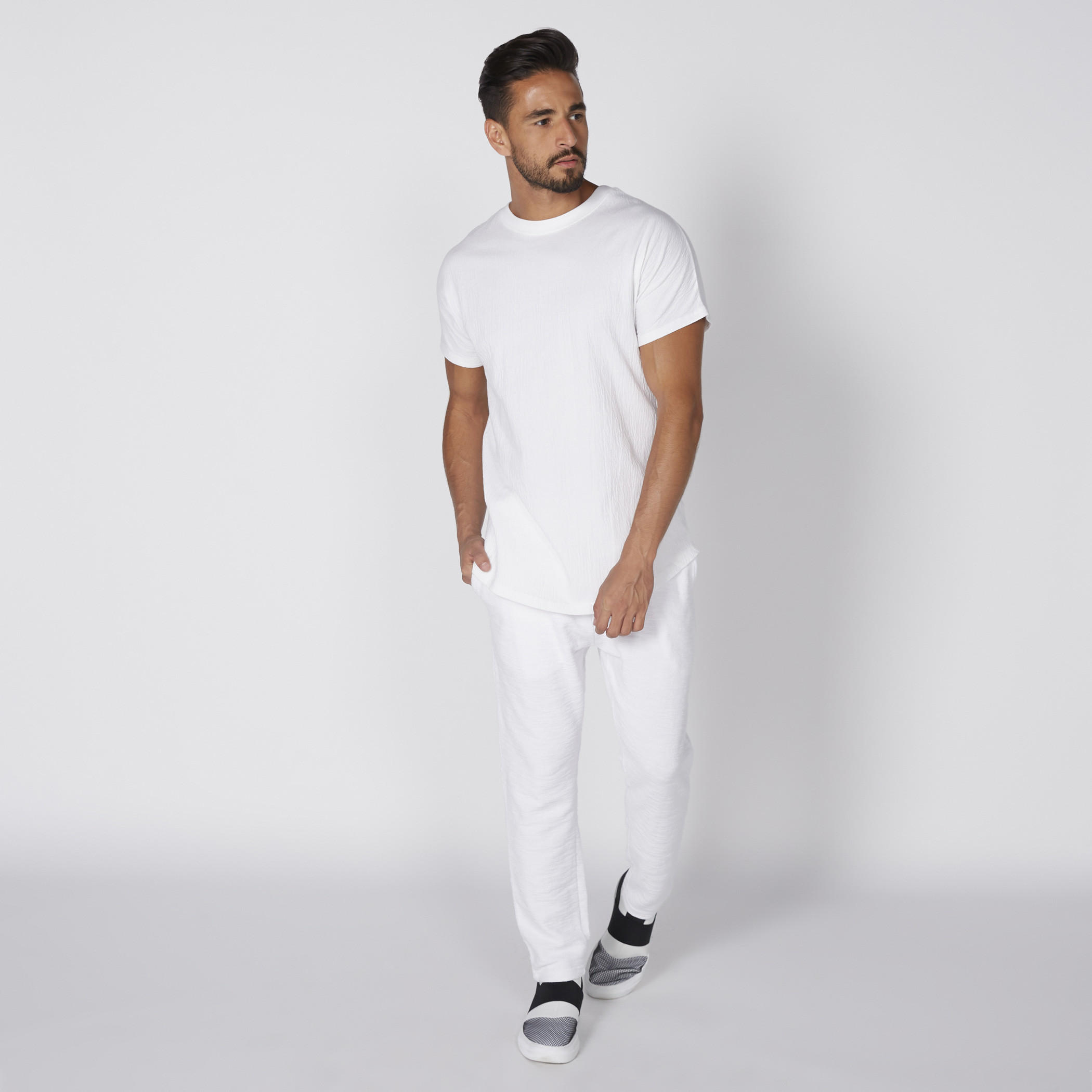 تيشيرت بارز الملمس بياقة مستديرة وأكمام قصيرة-men-clothing-tshirtsandpolos-tshirts-image-2