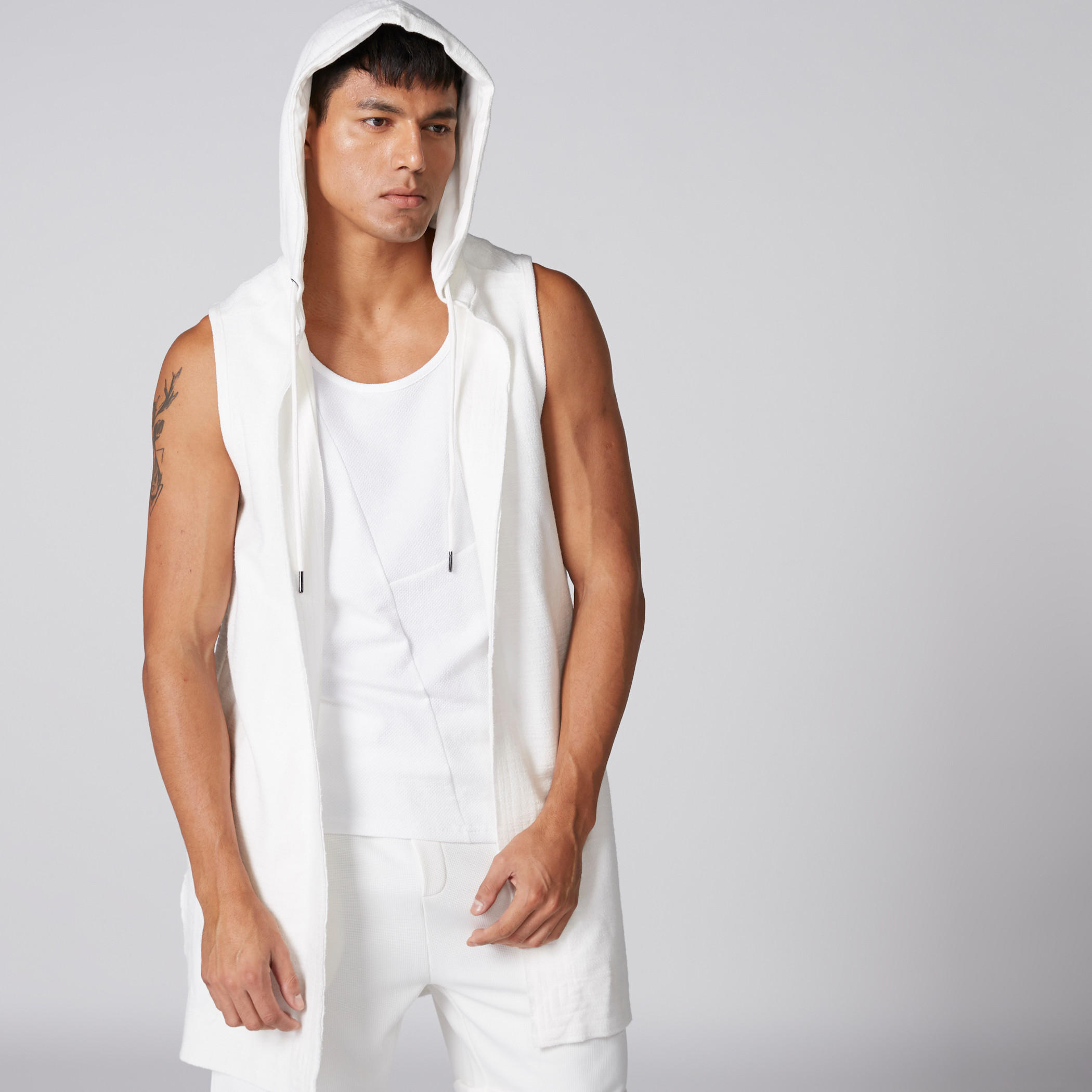 جاكيت بارز الملمس دون أكمام مفتوح من الأمام بقبعة-men-winterwear-hoodiesandsweatshirts-image-1