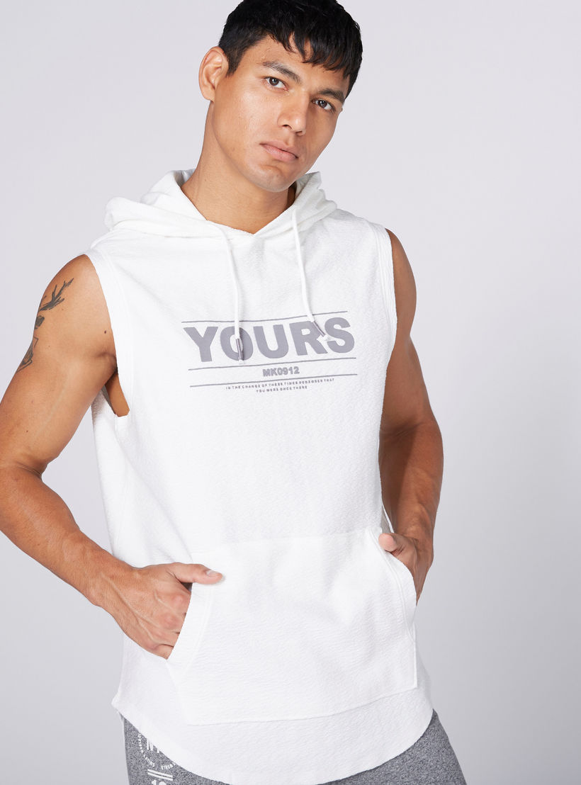 تيشيرت دون أكمام بقبعة وجيوب كانجرو-men-winterwear-hoodiesandsweatshirts-image-1