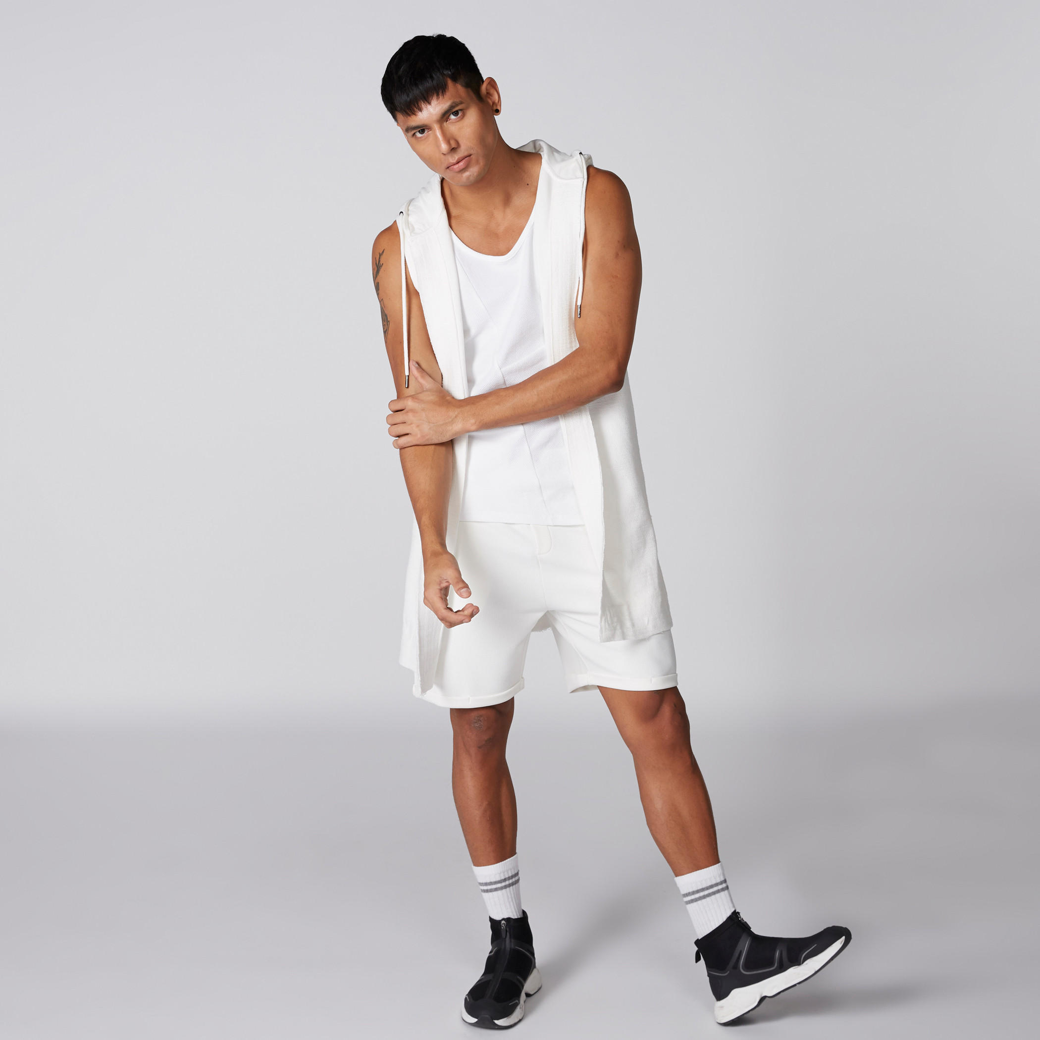 شورت محبوك بخصر مطّاطي ورباط-men-clothing-bottoms-shorts-image-1