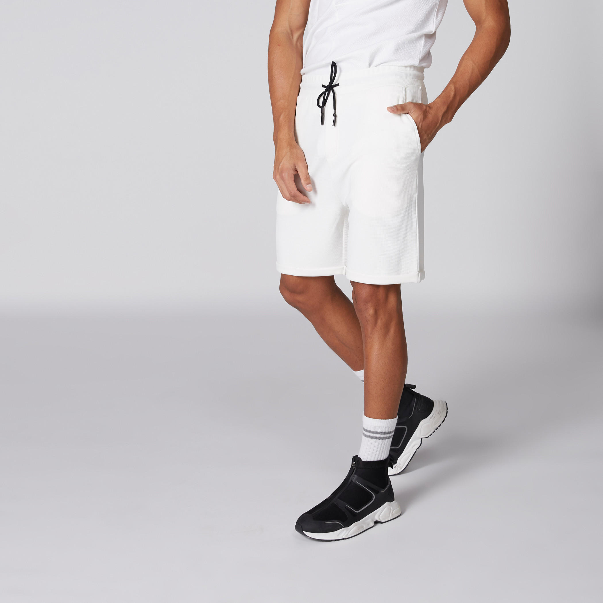شورت محبوك بخصر مطّاطي ورباط-men-clothing-bottoms-shorts-image-4