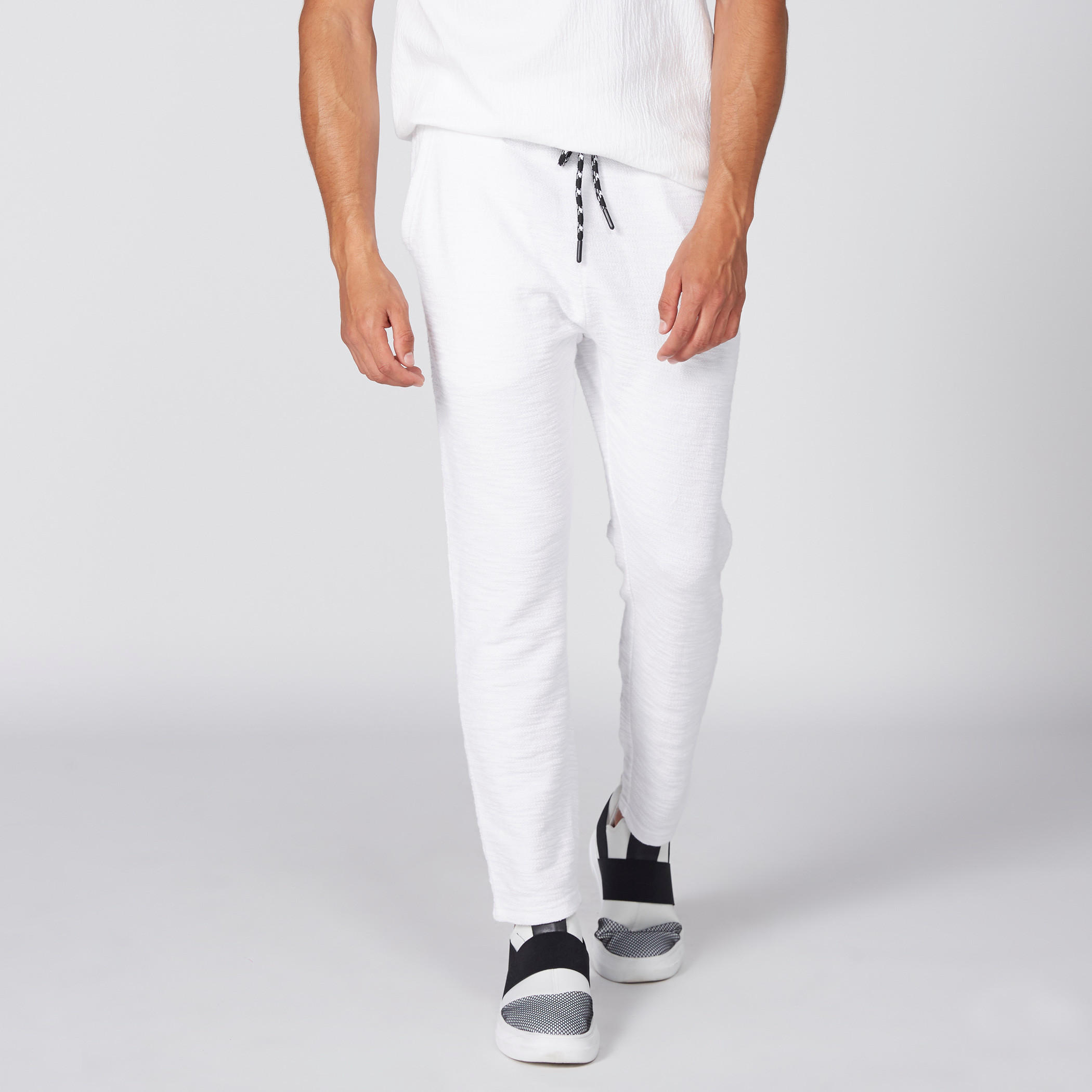 بنطال طويل بارز الملمس بجيوب ورباط-men-clothing-bottoms-trousersandchinos-trousers-image-1