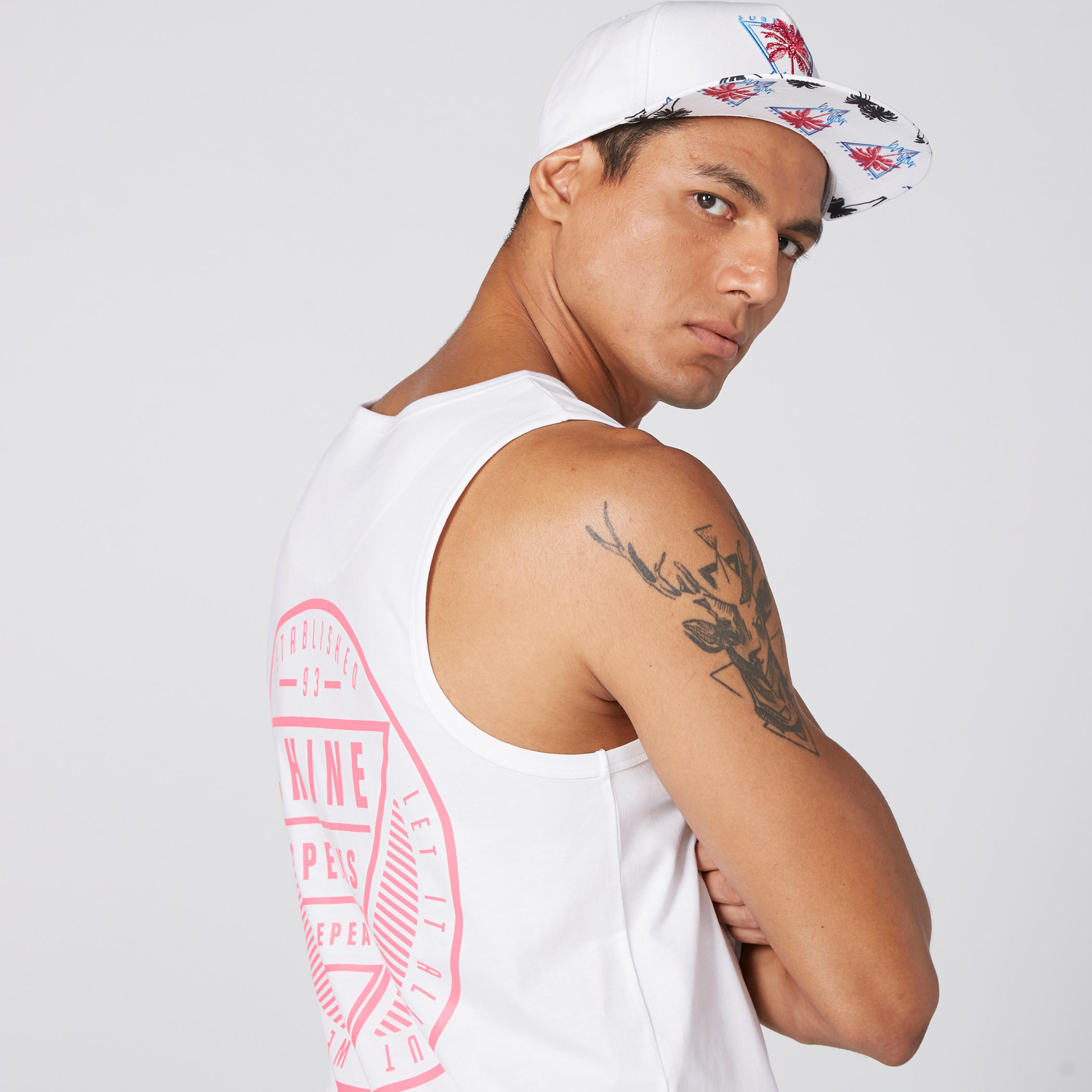 سترة فيست بياقة مستديرة وطبعات-men-clothing-tshirtsandpolos-vests-image-4
