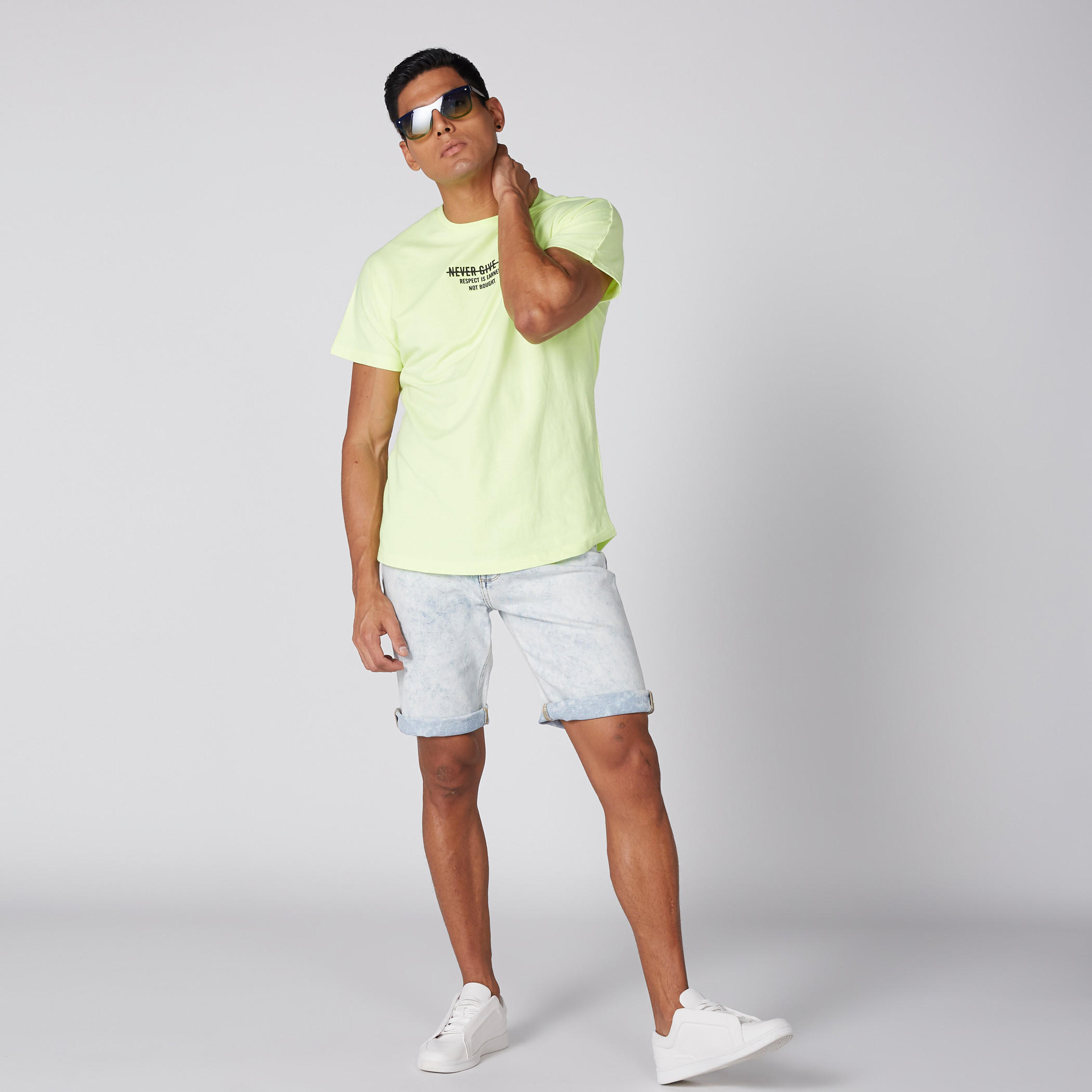 تيشيرت بياقة مستديرة وأكمام قصيرة وطبعات-men-clothing-tshirtsandpolos-tshirts-image-1