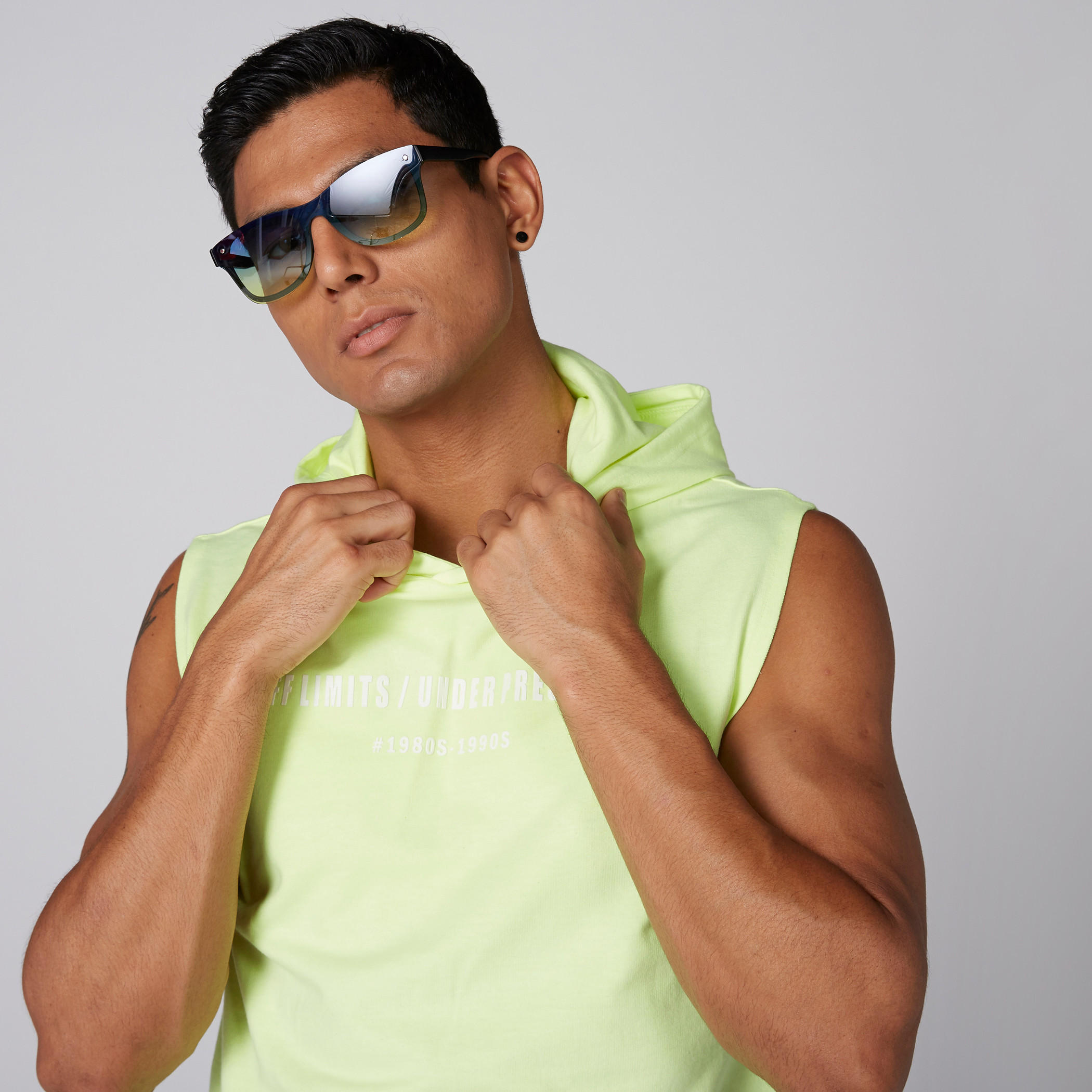 تيشيرت دون أكمام بقبّعة وتفاصيل جيوب-men-clothing-tshirtsandpolos-tshirts-image-3