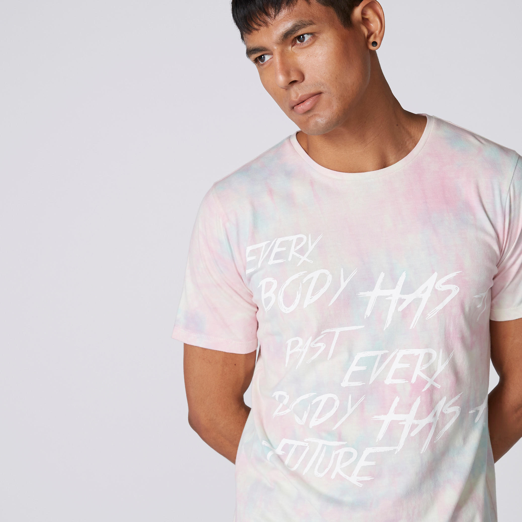تيشيرت بياقة مستديرة وأكمام قصيرة وطبعات-men-clothing-tshirtsandpolos-tshirts-image-1