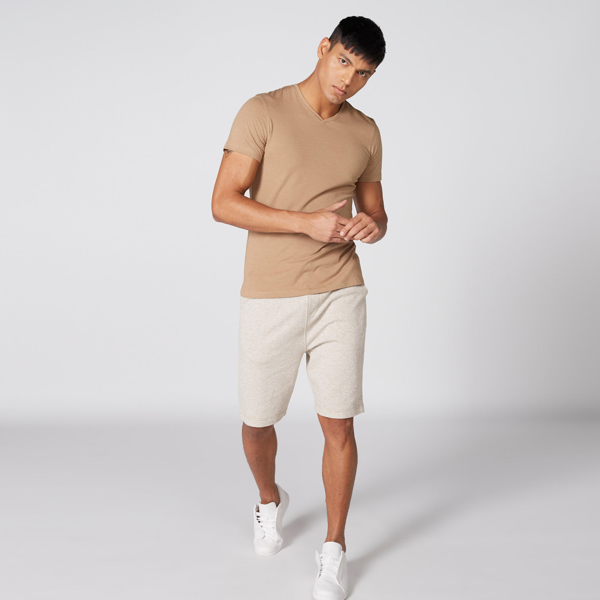 شورت بخصر مطّاطي وجيوب ورباط-men-clothing-bottoms-shorts-image-1