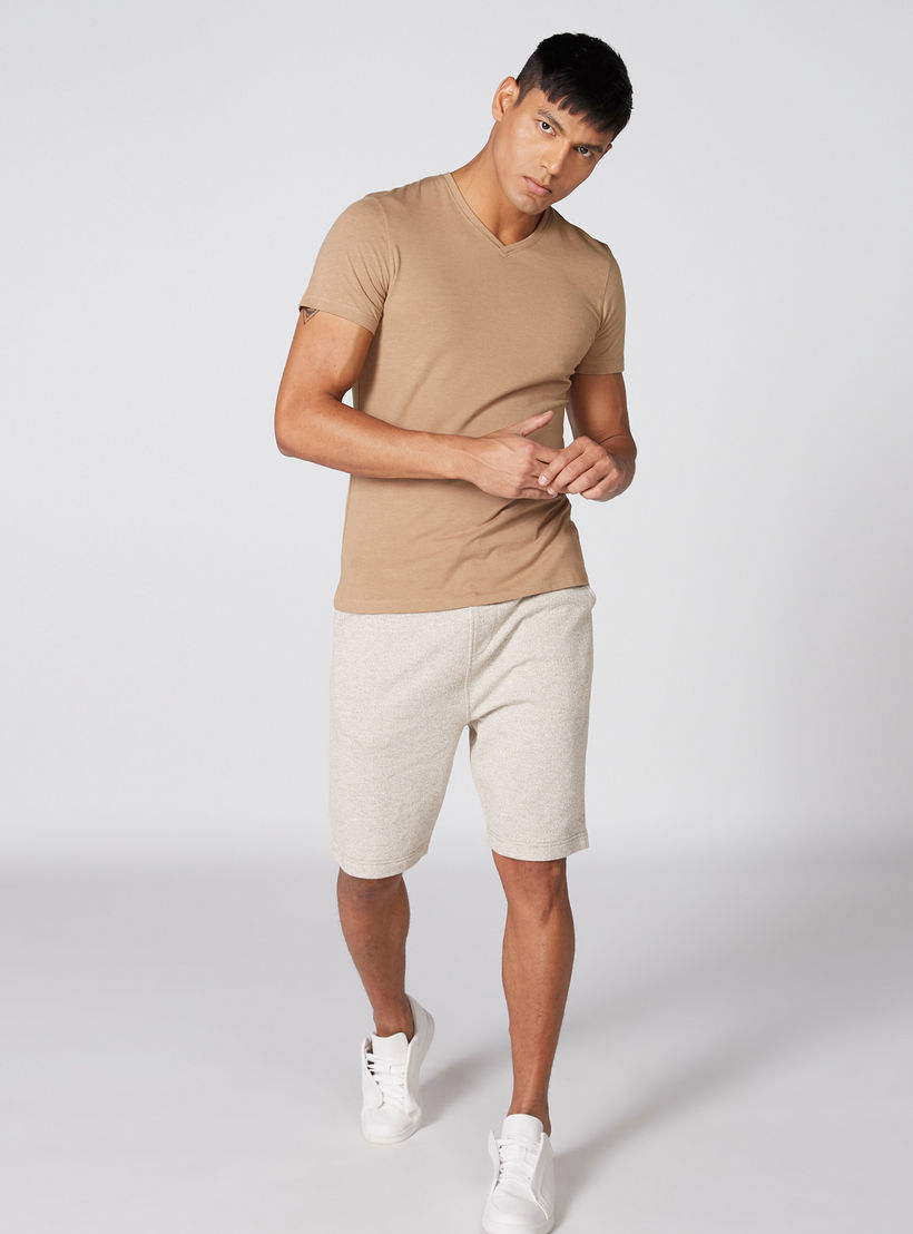 شورت بخصر مطّاطي وجيوب ورباط-men-clothing-bottoms-shorts-image-1