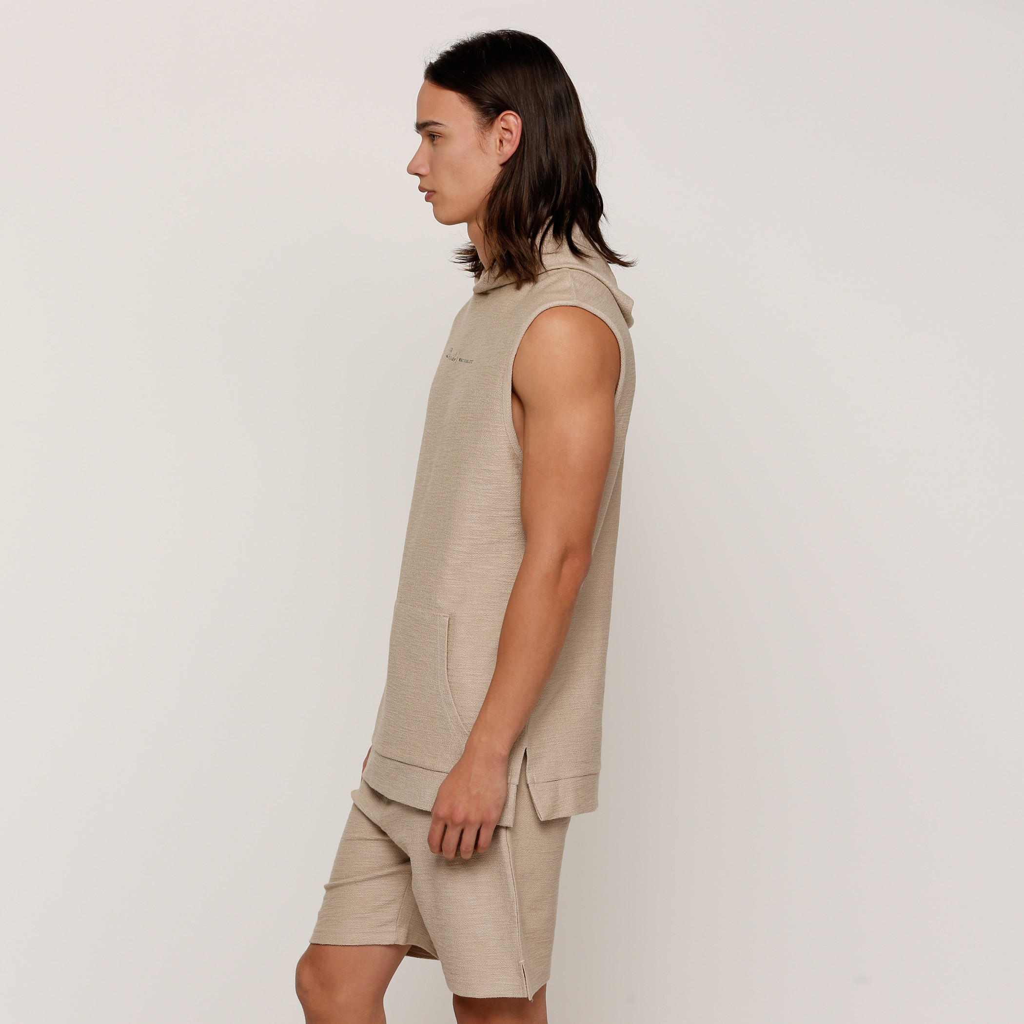 تيشيرت بارز الملمس دون أكمام بقبعة-men-clothing-tshirtsandpolos-tshirts-image-3