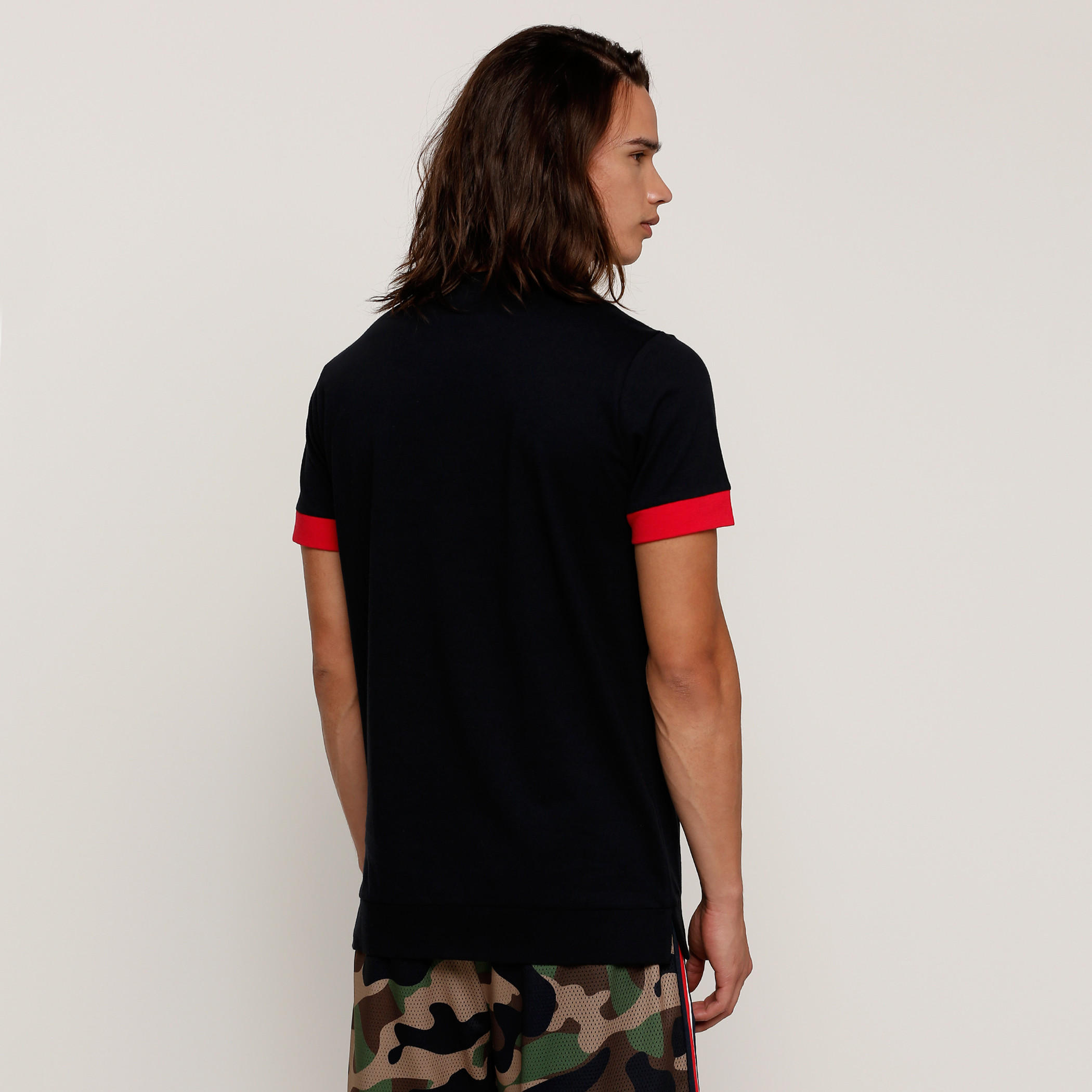 تيشيرت مطرّز بأكمام قصيرة وياقة ضيقة-men-clothing-tshirtsandpolos-tshirts-image-2