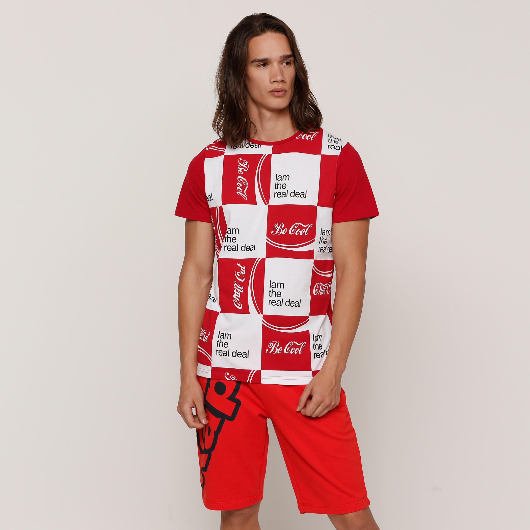 تيشيرت بأكمام قصيرة وياقة ضيقة وطبعات-men-clothing-tshirtsandpolos-tshirts-image-1