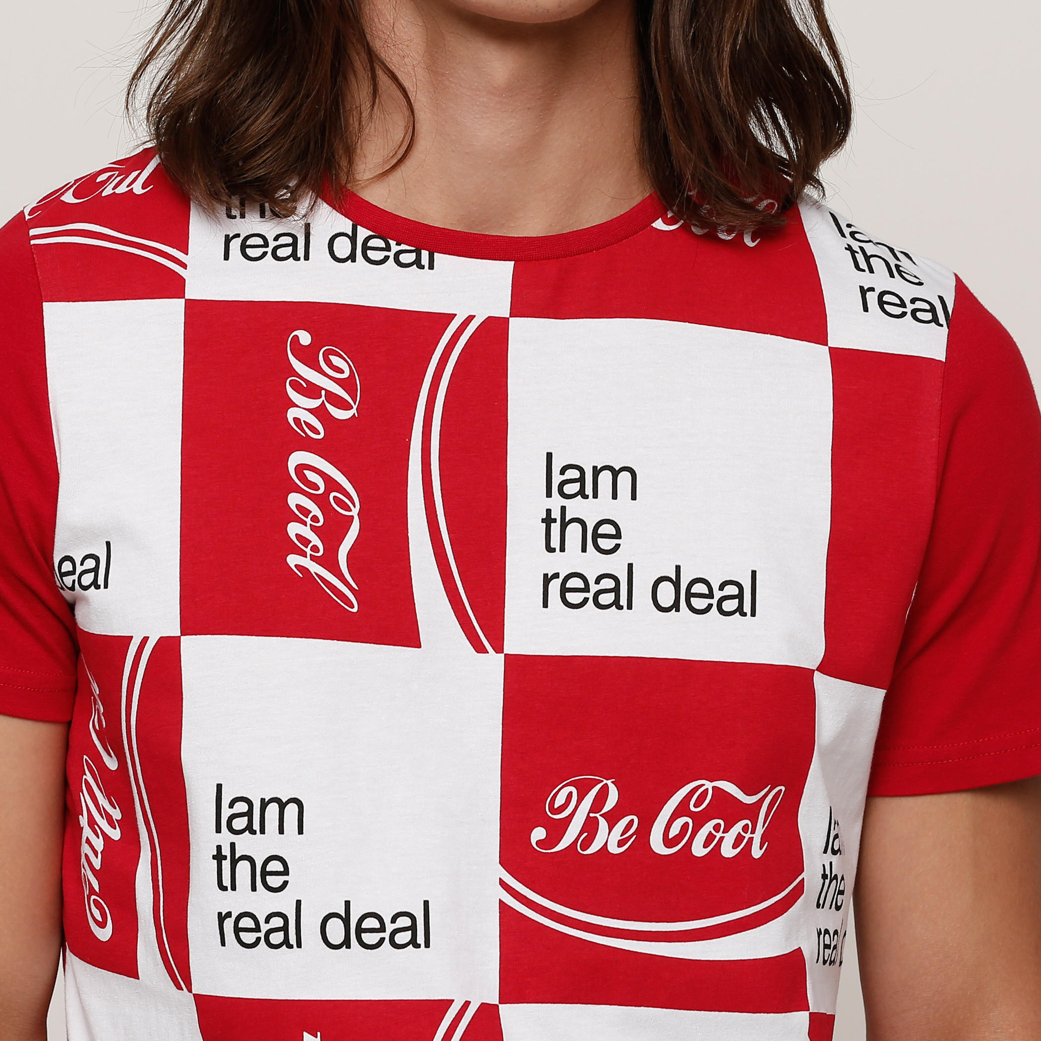 تيشيرت بأكمام قصيرة وياقة ضيقة وطبعات-men-clothing-tshirtsandpolos-tshirts-image-4