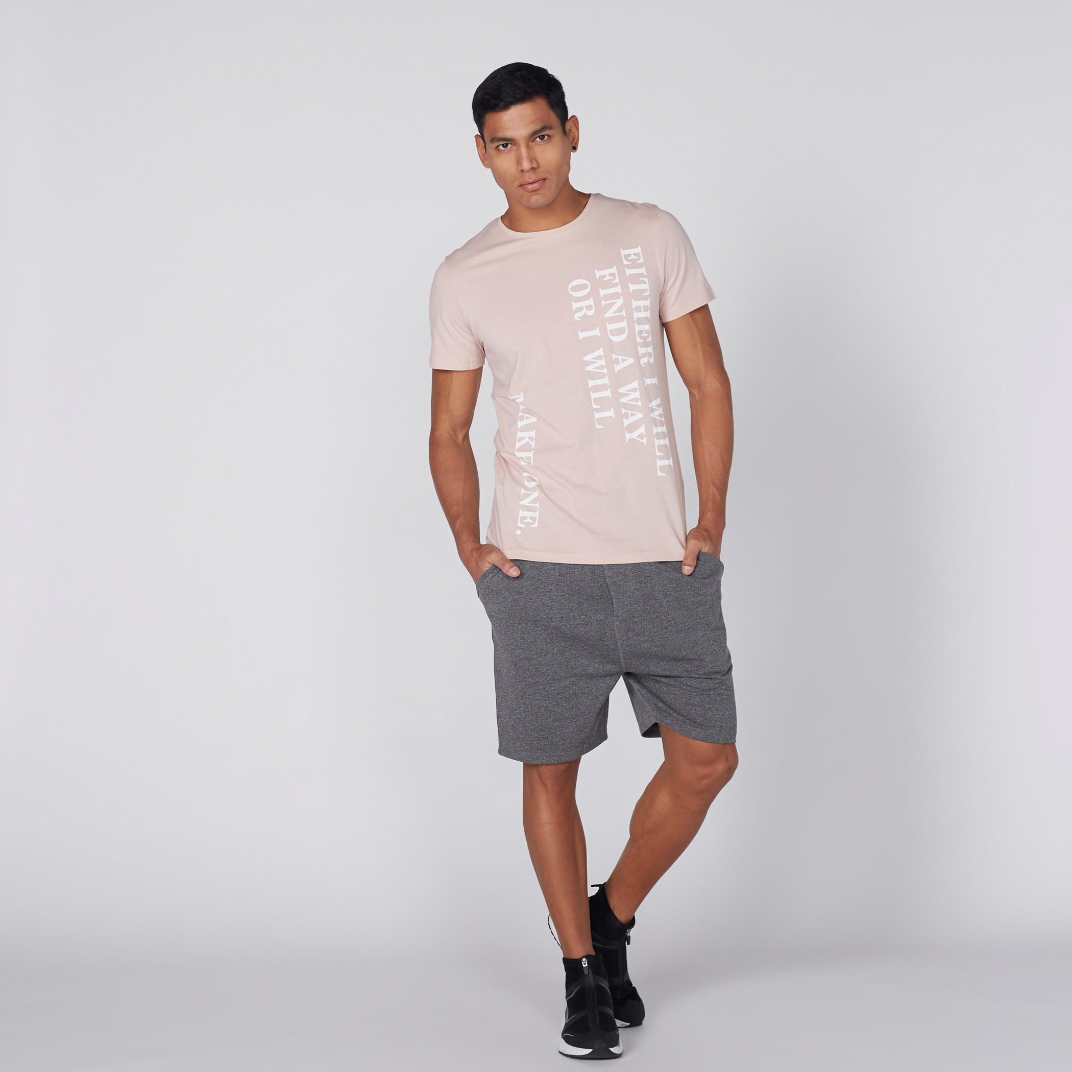 تيشيرت بياقة مستديرة وأكمام قصيرة وطبعات-men-clothing-tshirtsandpolos-tshirts-image-1