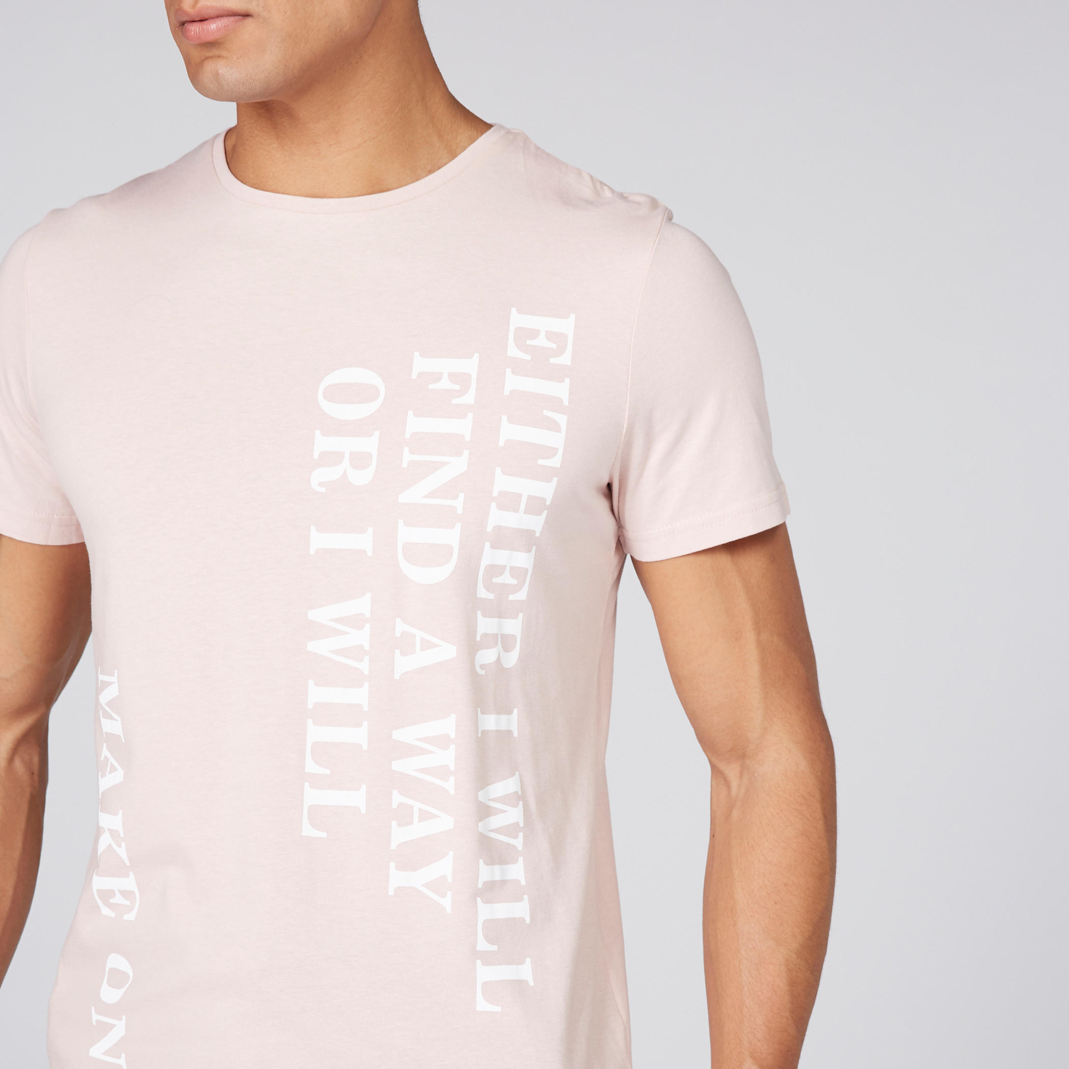 تيشيرت بياقة مستديرة وأكمام قصيرة وطبعات-men-clothing-tshirtsandpolos-tshirts-image-2