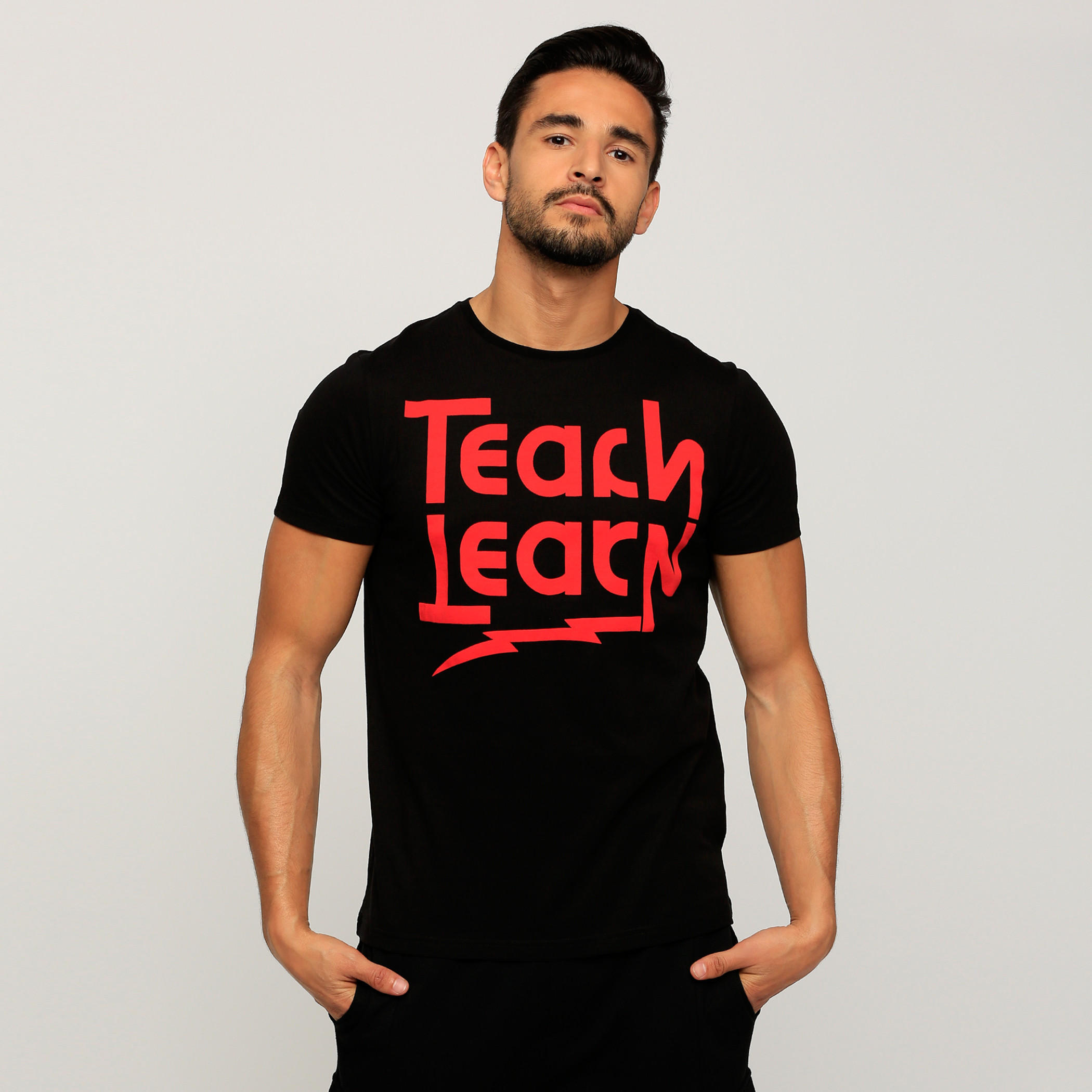 تيشيرت بياقة مستديرة وأكمام قصيرة وطبعات-men-clothing-tshirtsandpolos-tshirts-image-1