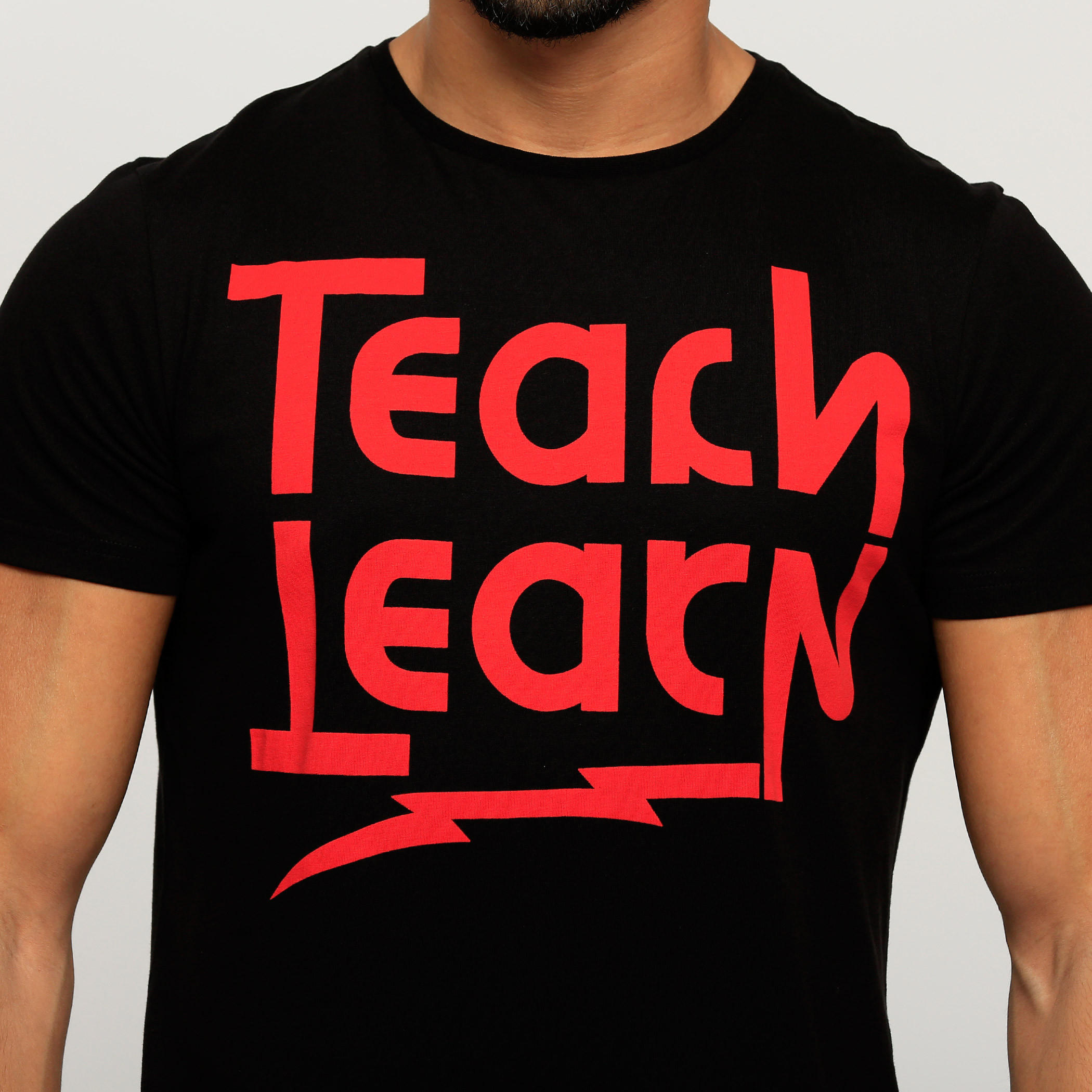 تيشيرت بياقة مستديرة وأكمام قصيرة وطبعات-men-clothing-tshirtsandpolos-tshirts-image-4