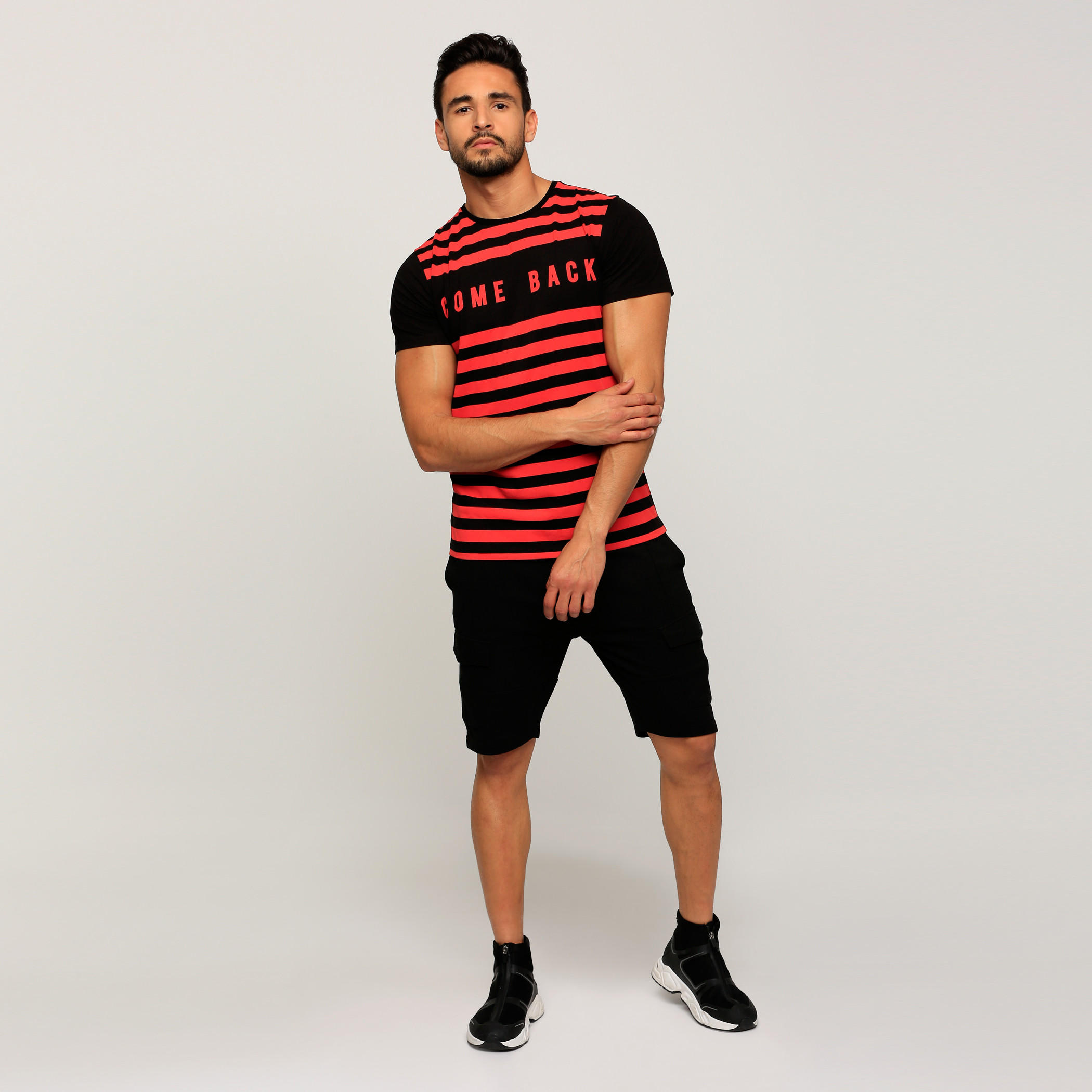 تيشيرت بياقة مستديرة وأكمام قصيرة وطبعات-men-clothing-tshirtsandpolos-tshirts-image-5