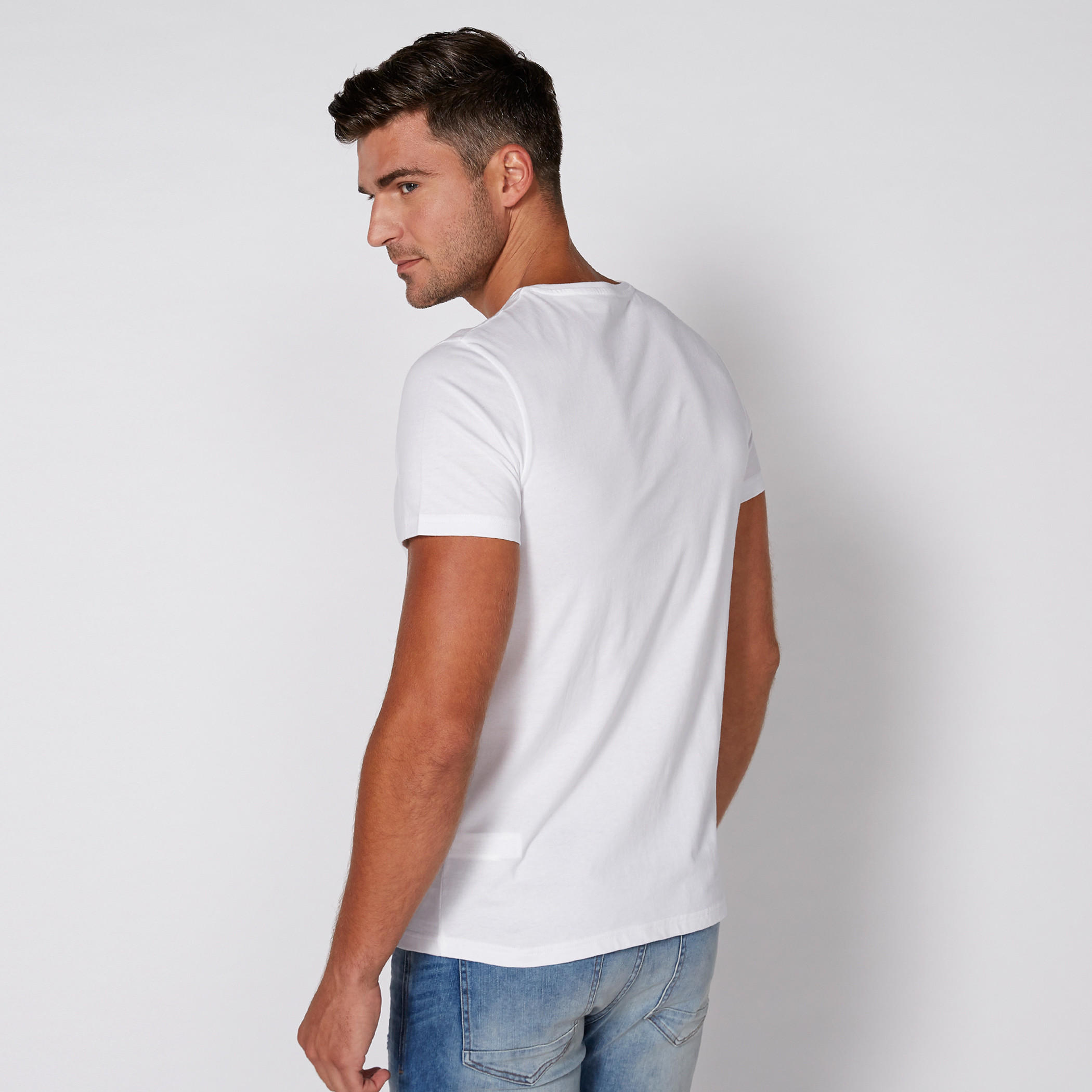 تيشيرت بياقة مستديرة وأكمام قصيرة مع طبعات-men-clothing-tshirtsandpolos-tshirts-image-4