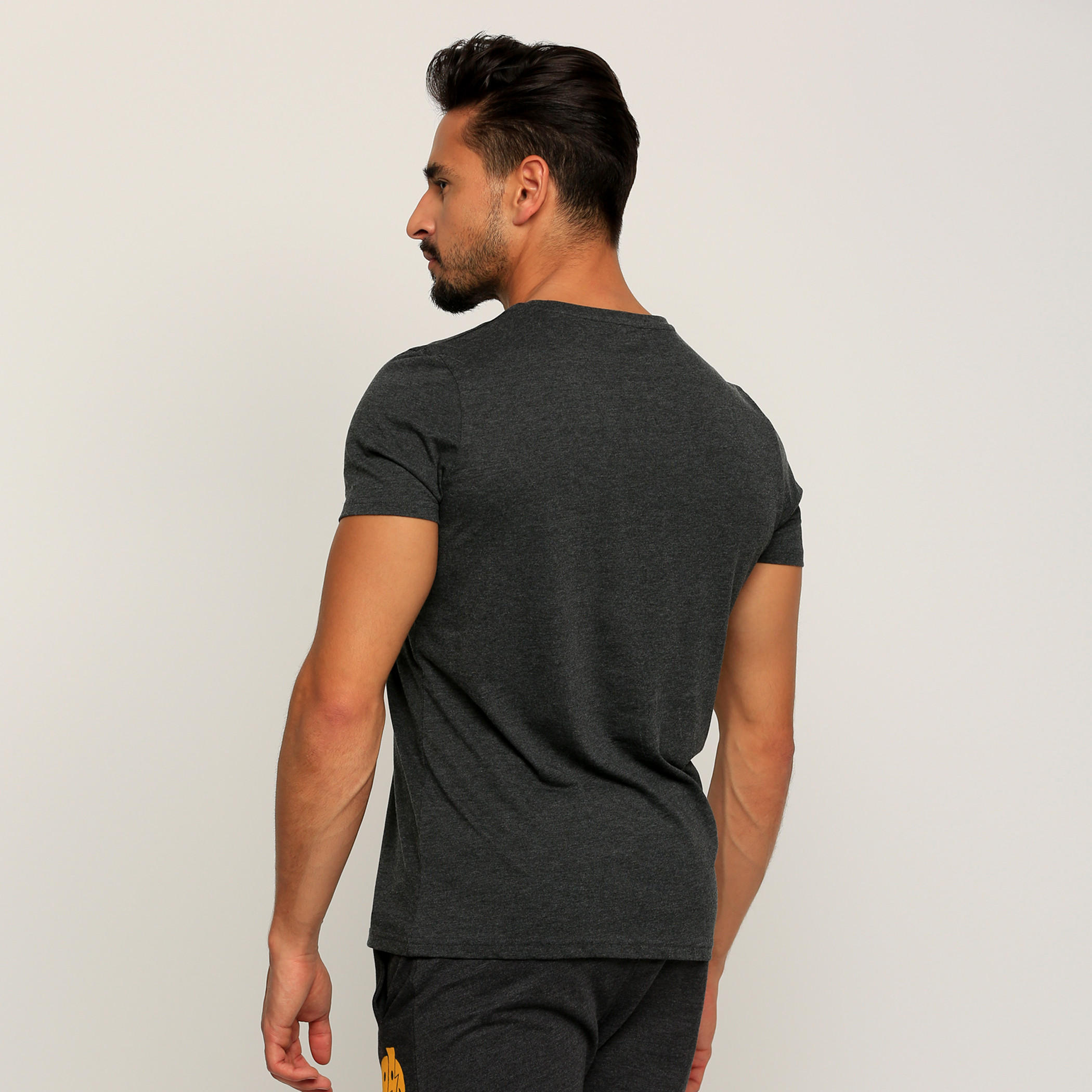 تيشيرت بياقة مستديرة وأكمام قصيرة مع طبعات-men-clothing-tshirtsandpolos-tshirts-image-2