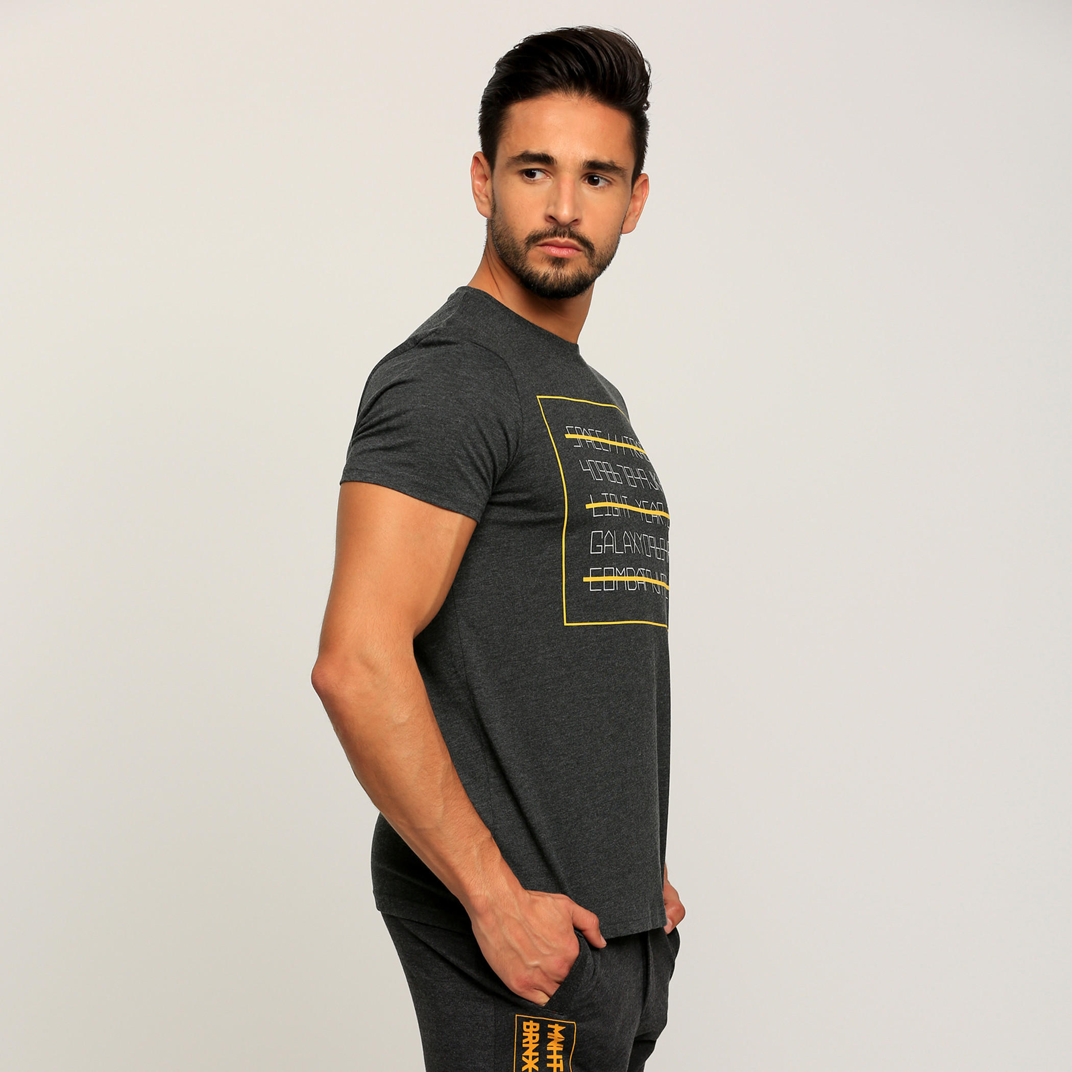 تيشيرت بياقة مستديرة وأكمام قصيرة مع طبعات-men-clothing-tshirtsandpolos-tshirts-image-3