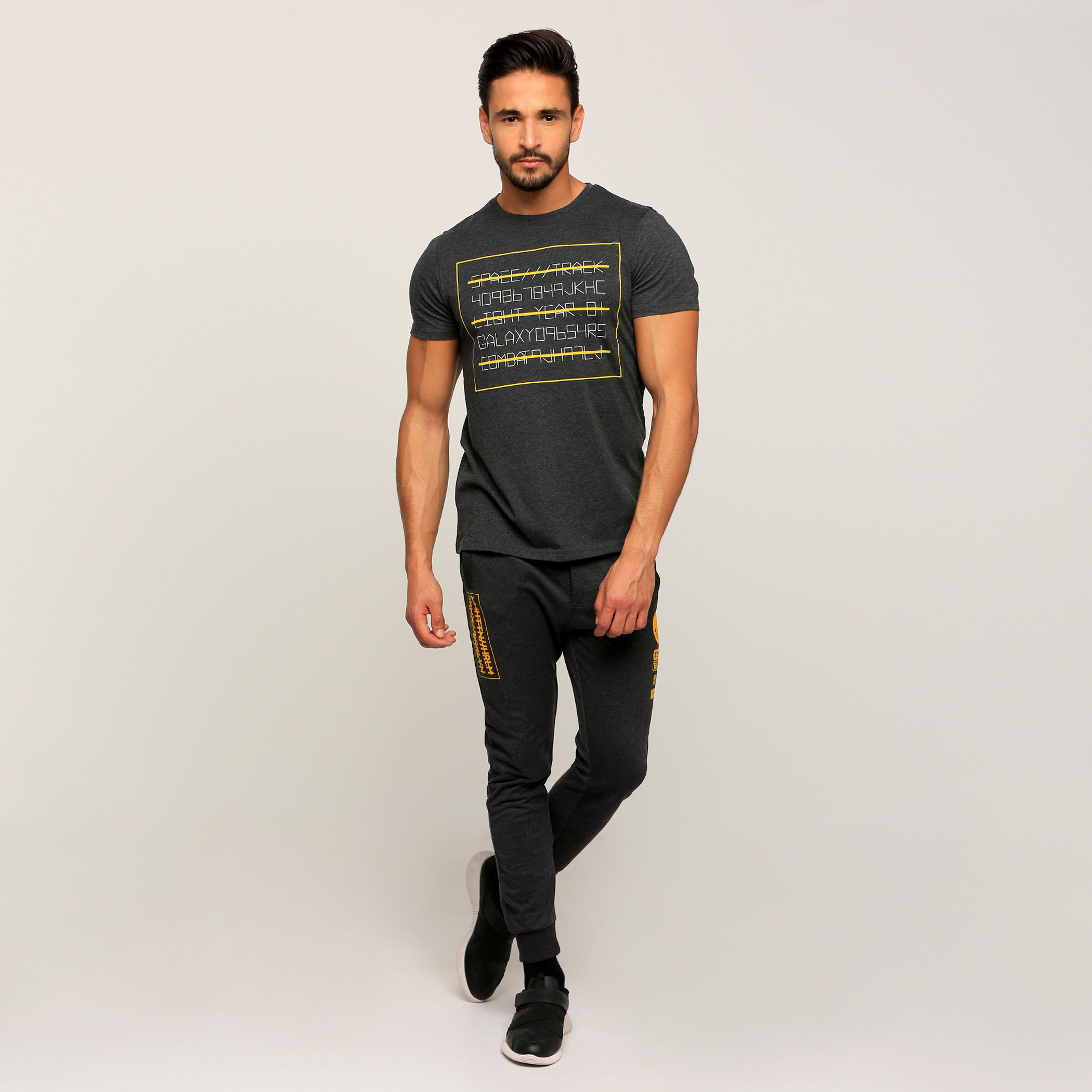 تيشيرت بياقة مستديرة وأكمام قصيرة مع طبعات-men-clothing-tshirtsandpolos-tshirts-image-5