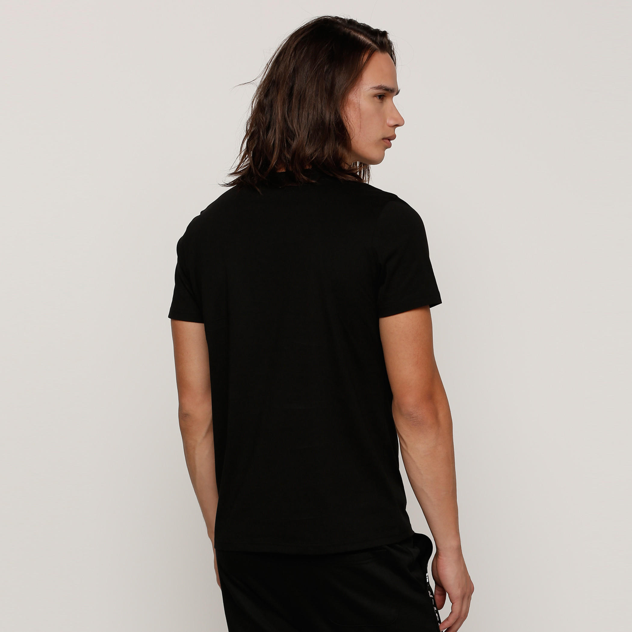 تيشيرت بأكمام قصيرة وياقة ضيقة وطبعات-men-clothing-tshirtsandpolos-tshirts-image-2
