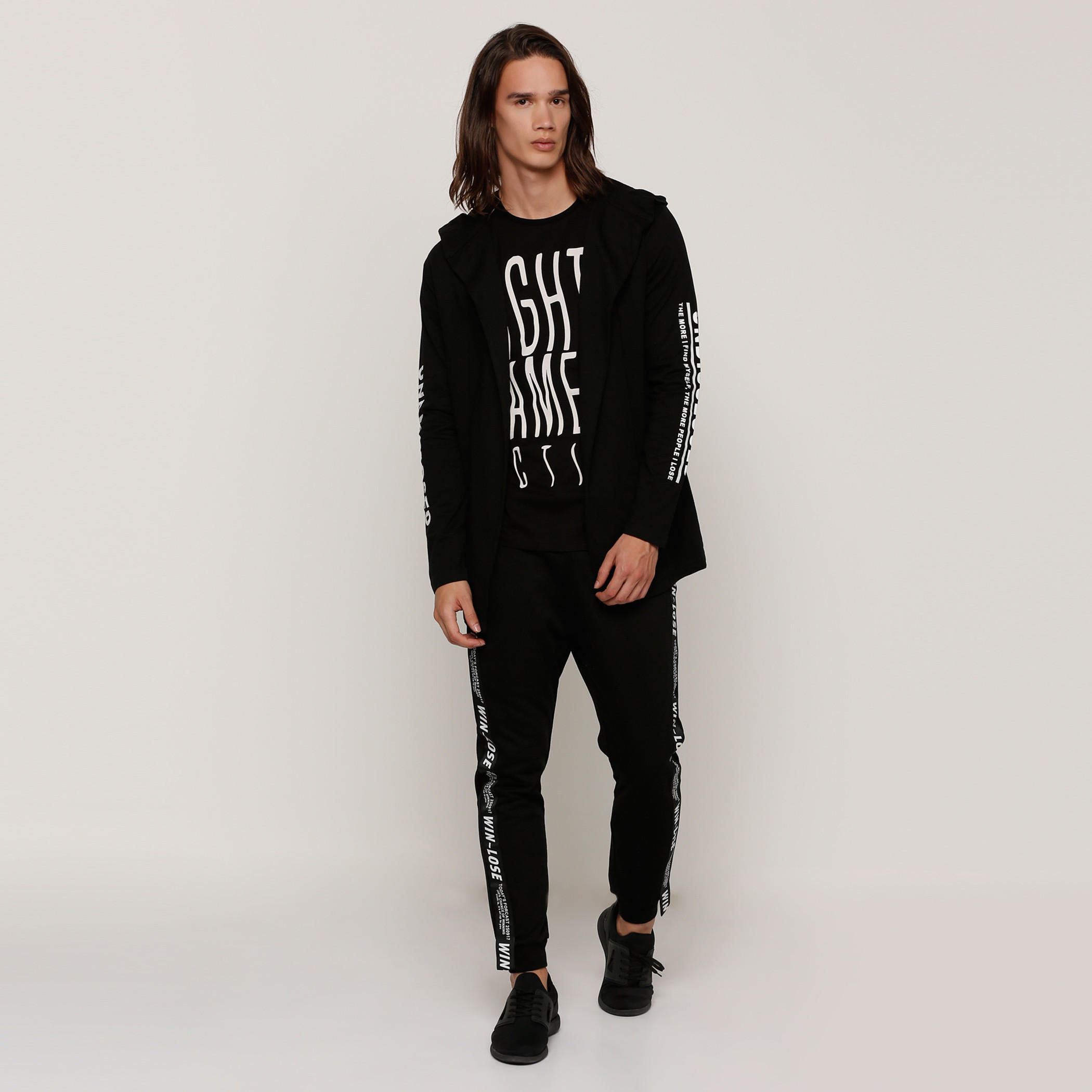 تيشيرت بأكمام قصيرة وياقة ضيقة وطبعات-men-clothing-tshirtsandpolos-tshirts-image-5