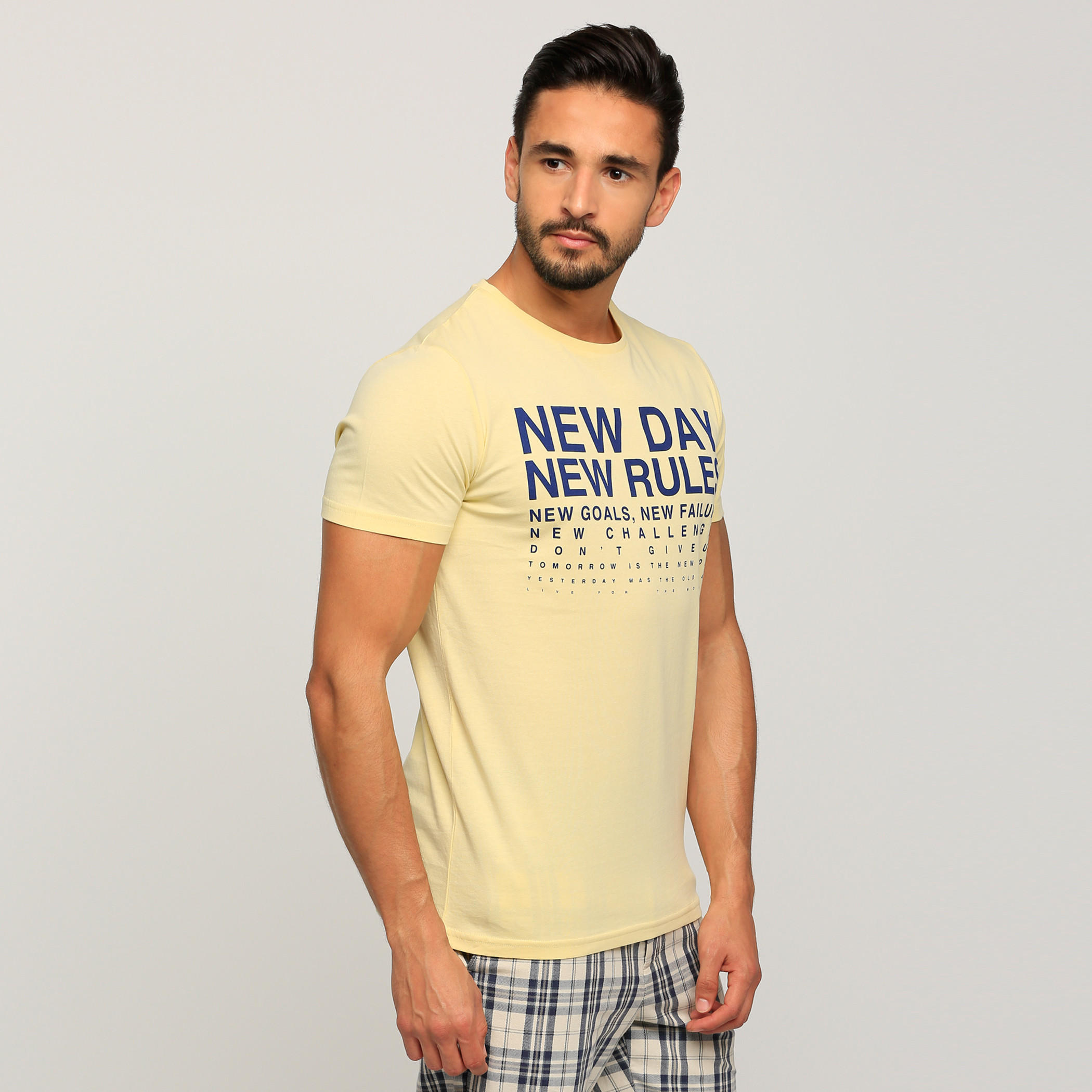 تيشيرت بياقة مستديرة وأكمام قصيرة وطبعات-men-clothing-tshirtsandpolos-tshirts-image-3