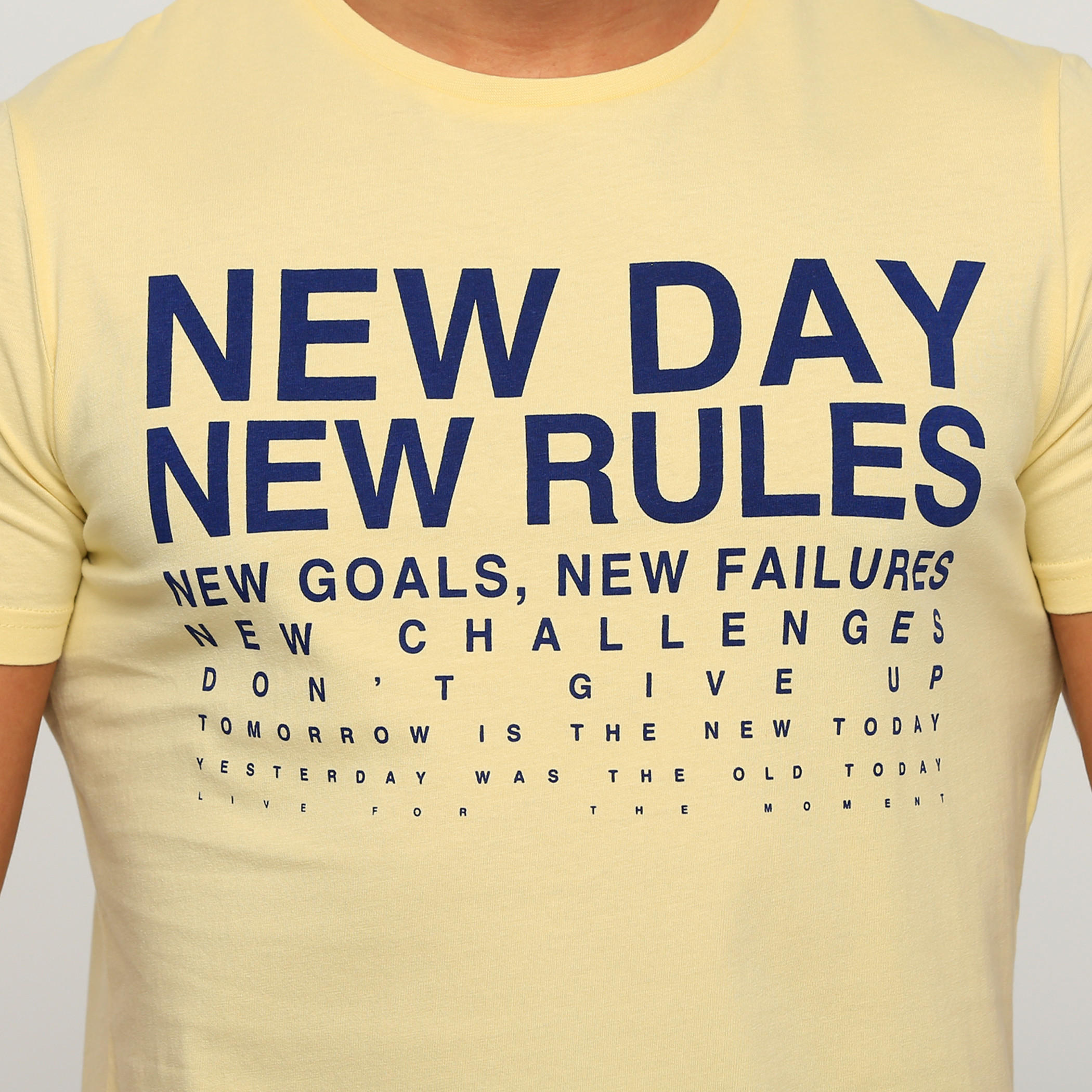 تيشيرت بياقة مستديرة وأكمام قصيرة وطبعات-men-clothing-tshirtsandpolos-tshirts-image-4