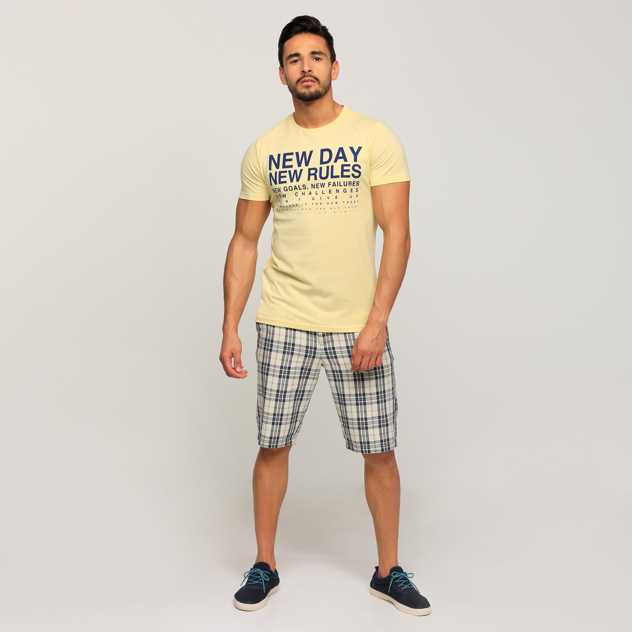 تيشيرت بياقة مستديرة وأكمام قصيرة وطبعات-men-clothing-tshirtsandpolos-tshirts-image-5
