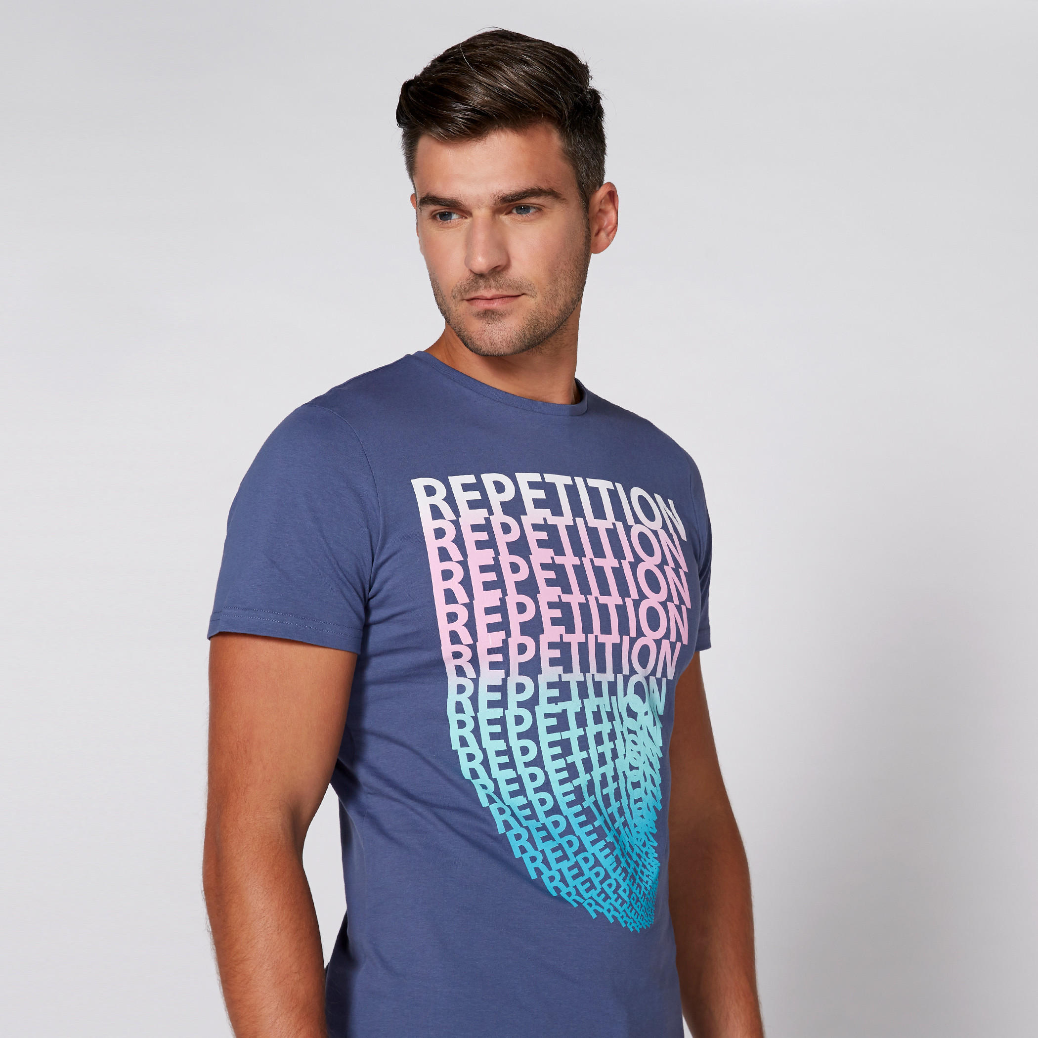 تيشيرت بياقة مستديرة وأكمام قصيرة مع طبعات-men-clothing-tshirtsandpolos-tshirts-image-3