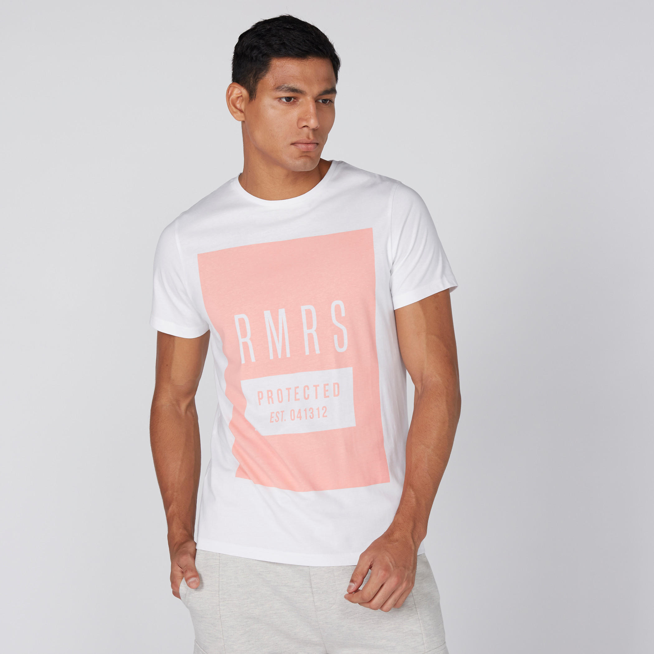 تيشيرت بياقة مستديرة وأكمام قصيرة وطبعات-men-clothing-tshirtsandpolos-tshirts-image-3