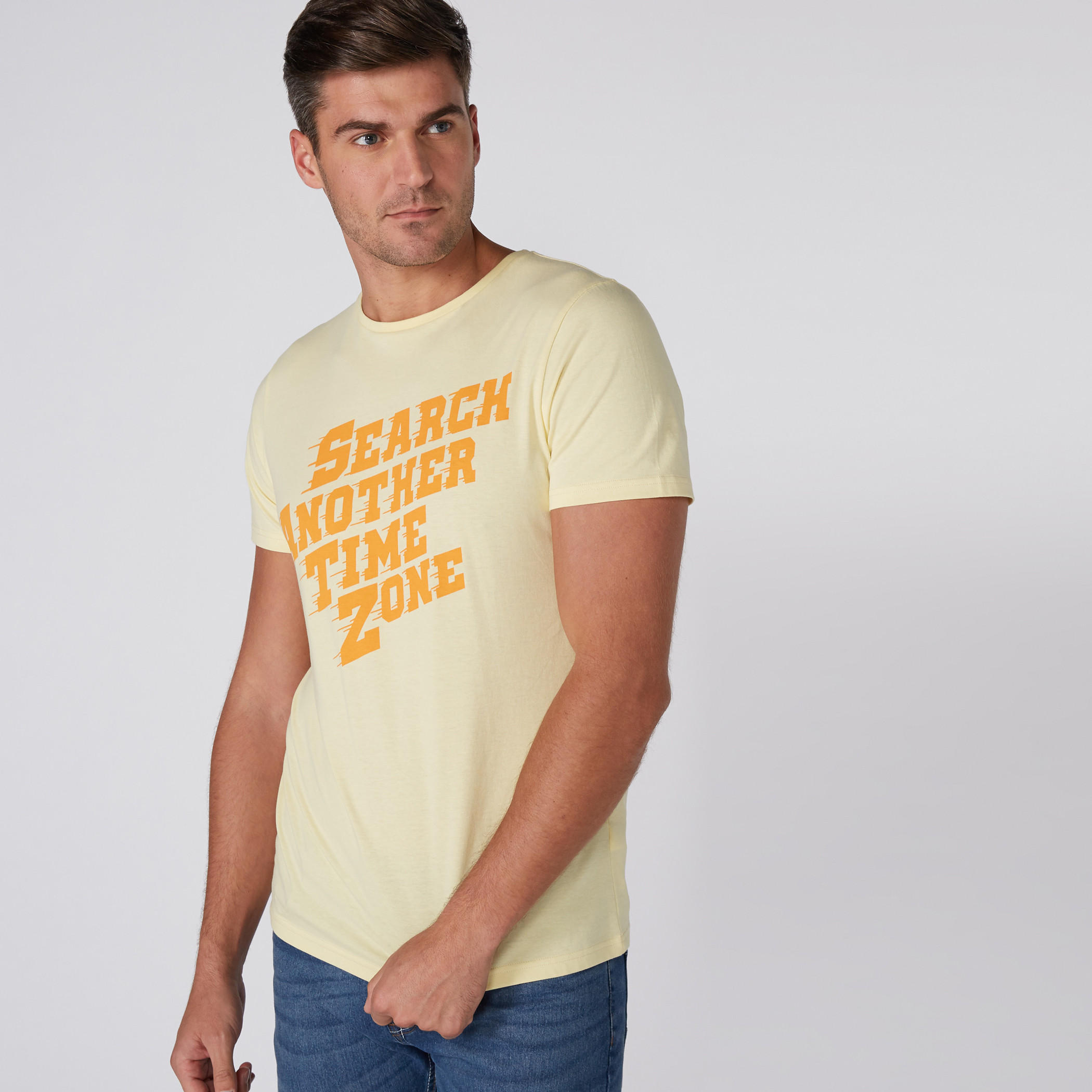 تيشيرت بطبعات وياقة مستديرة وأكمام قصيرة-men-clothing-tshirtsandpolos-tshirts-image-3