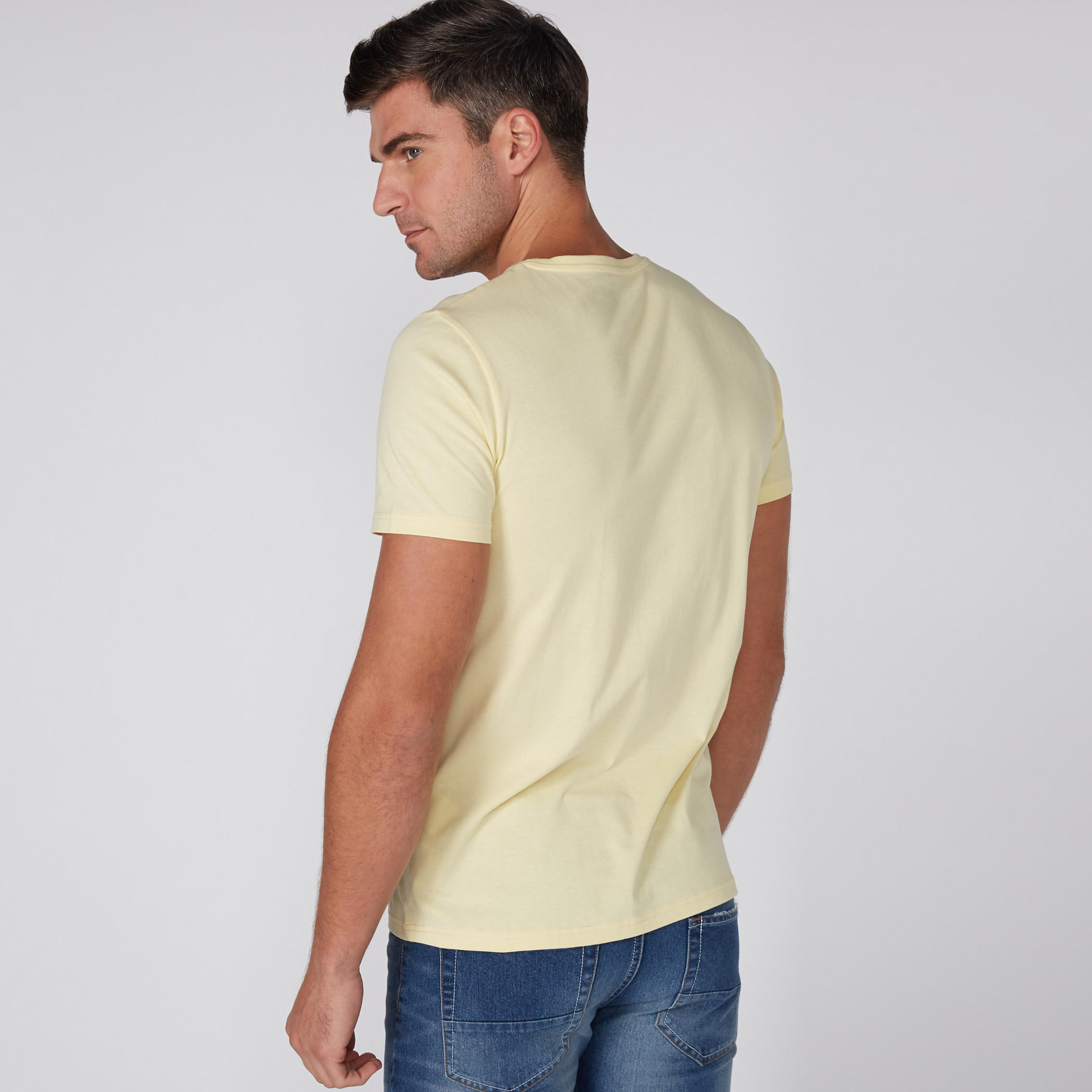 تيشيرت بطبعات وياقة مستديرة وأكمام قصيرة-men-clothing-tshirtsandpolos-tshirts-image-4