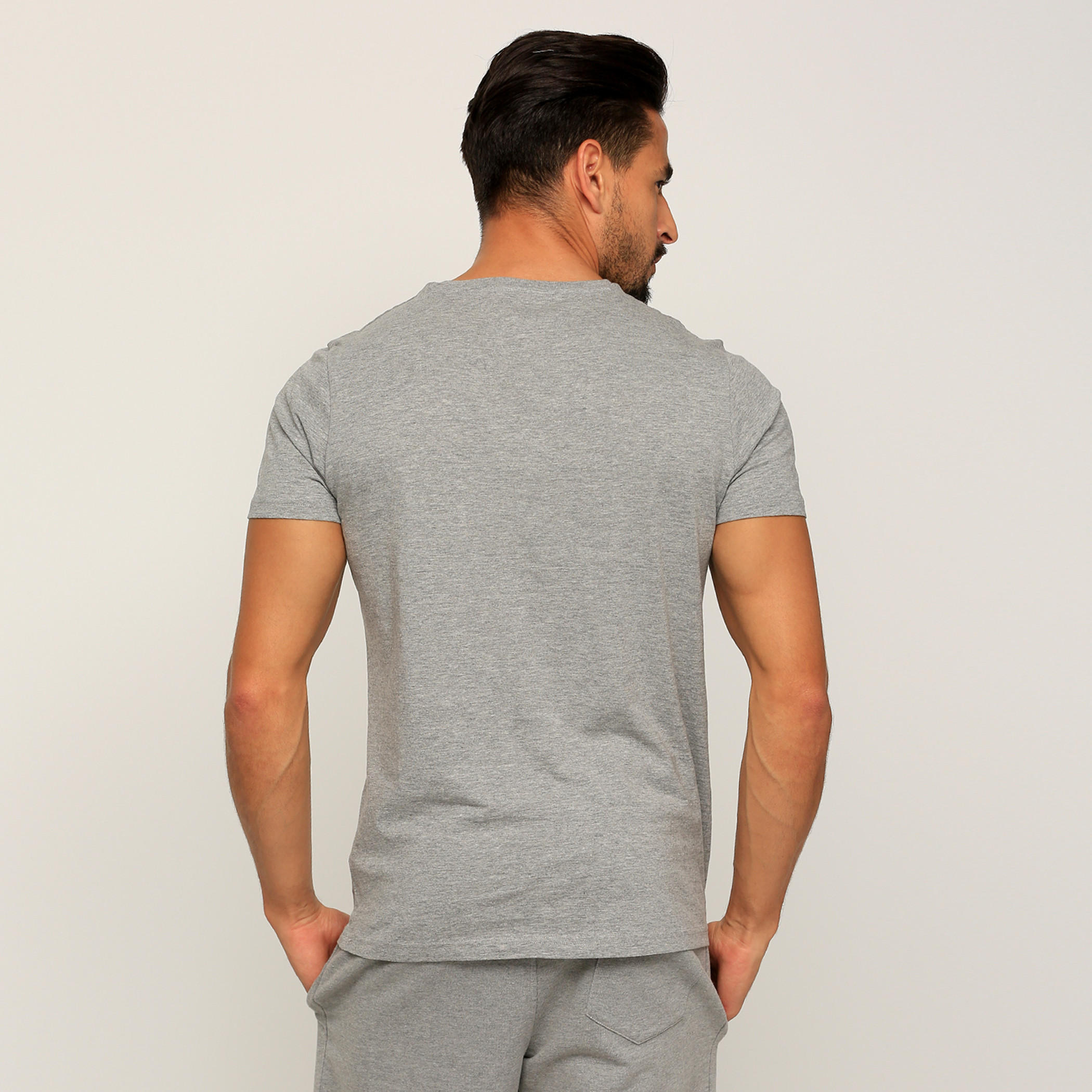 تيشيرت بأكمام قصيرة وياقة ضيّقة وطبعات-men-clothing-tshirtsandpolos-tshirts-image-2