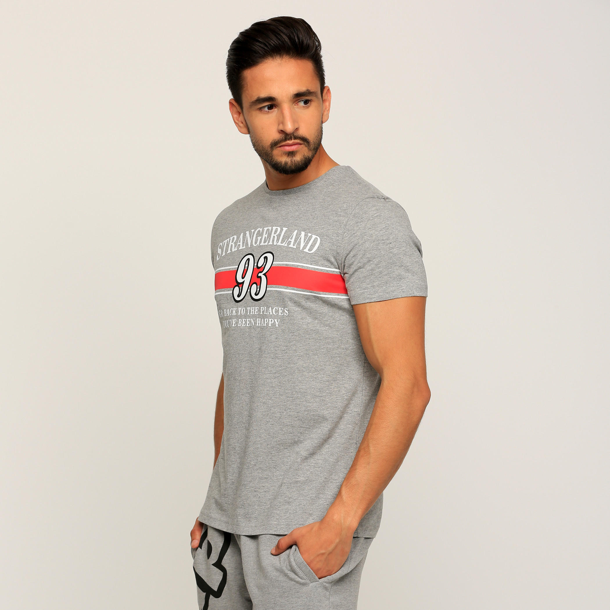 تيشيرت بأكمام قصيرة وياقة ضيّقة وطبعات-men-clothing-tshirtsandpolos-tshirts-image-3